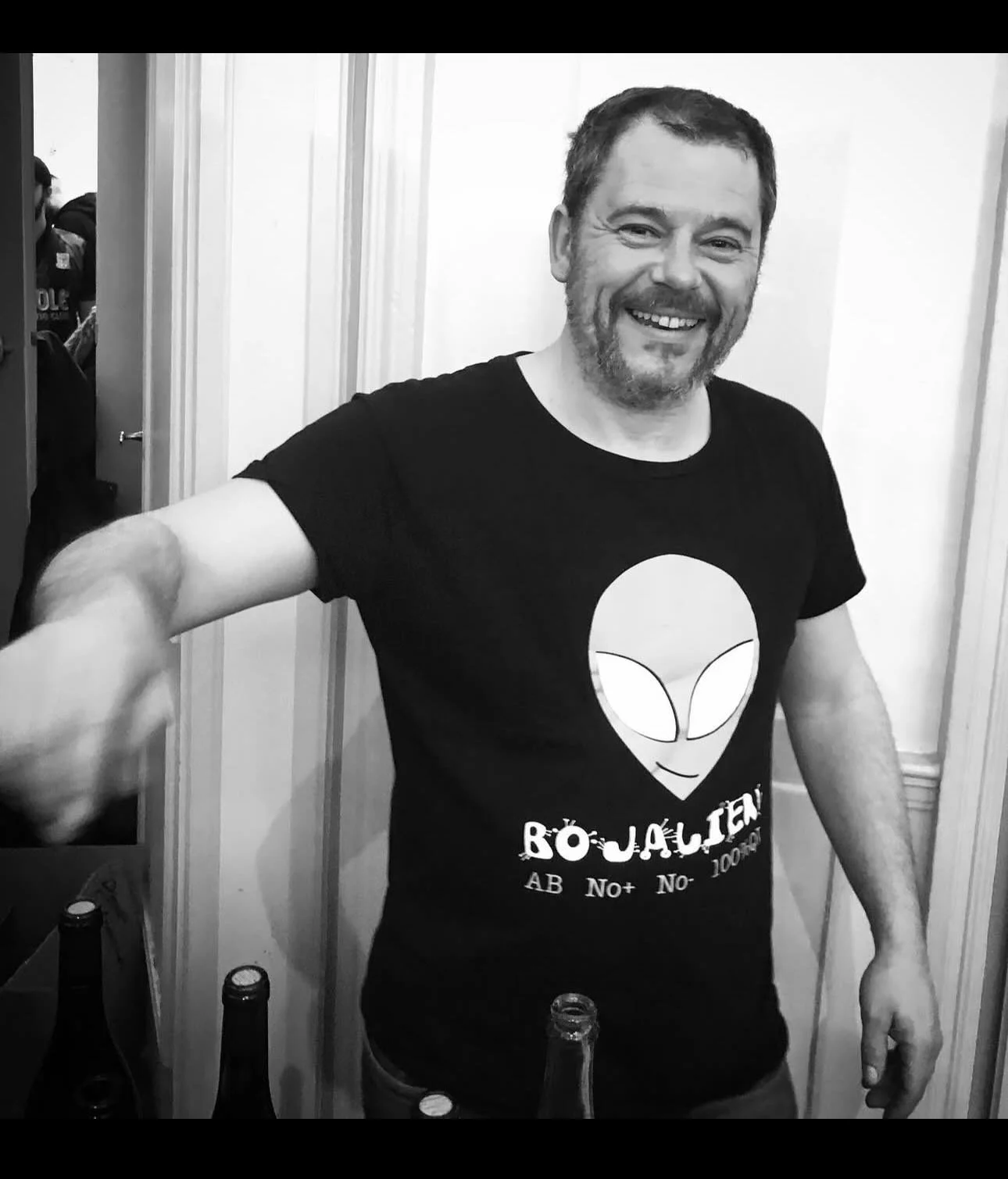 Y&rsquo;a des retours qu&rsquo;on attendait. Celui-l&agrave; en est un.

C&rsquo;est au Qu&eacute;bec qu&rsquo;Adrien de Mello a pogn&eacute; la piq&ucirc;re du vin. En 2003, le breton d&rsquo;origine d&eacute;barque au Qu&eacute;bec comme vendangeur