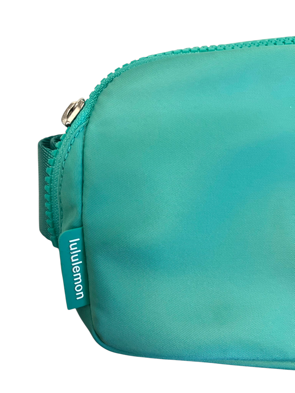 green lululemon shopping bag Everyday Canvas Tote Forest with White Logo MASTERPIECE Lululemon Everywhere Crossbody Belt Bag