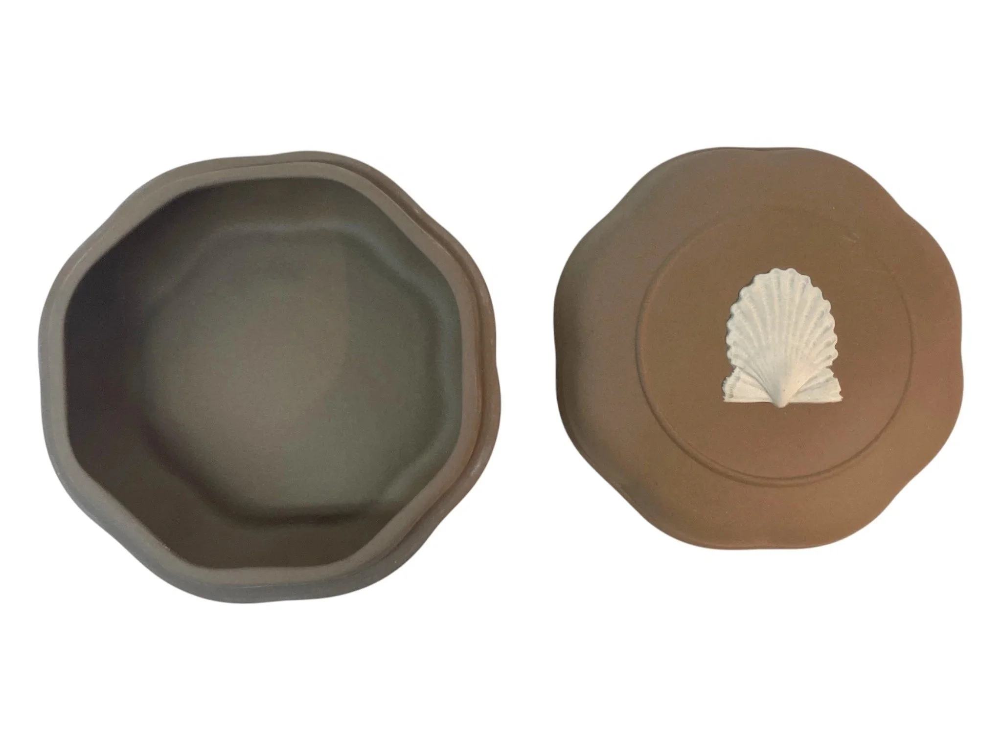 Wedgwood Jasperware Shell Scallop Edge Trinket Jewelry Box Brown
