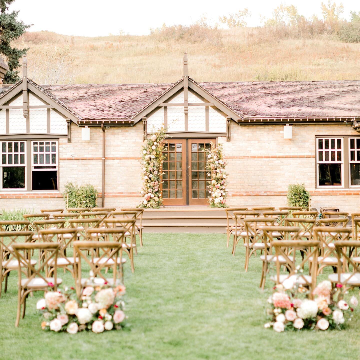 This was a physically distanced ceremony. A safe, covid wedding with under 50 guests (before current restrictions were in place)

We know we will get back to big celebrations, but until then, look how incredible this intimate ceremony was. You can st