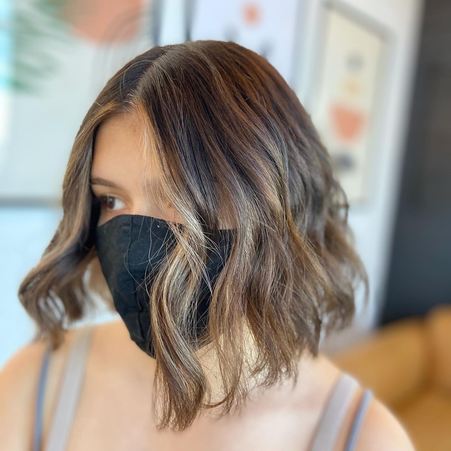 Ashley &amp; her A line skills are UNREAL 
hairstylist: @badash_hairr 
&bull;
&bull;
#alinebob #angledhaircut #lasvegassalon #lasvegashairstylist #skyecanyon #unitehaircare #colorcorrection #lob #lobhaircut #centennialhills #providencelv