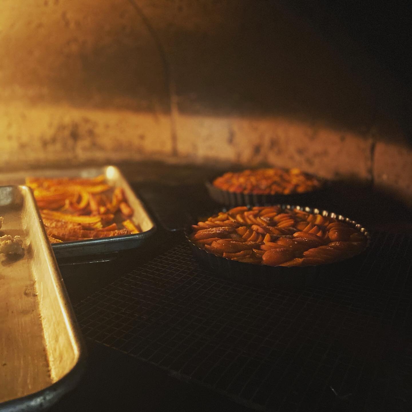 Apricot Tarts a toastin&rsquo; in the oven this afternoon