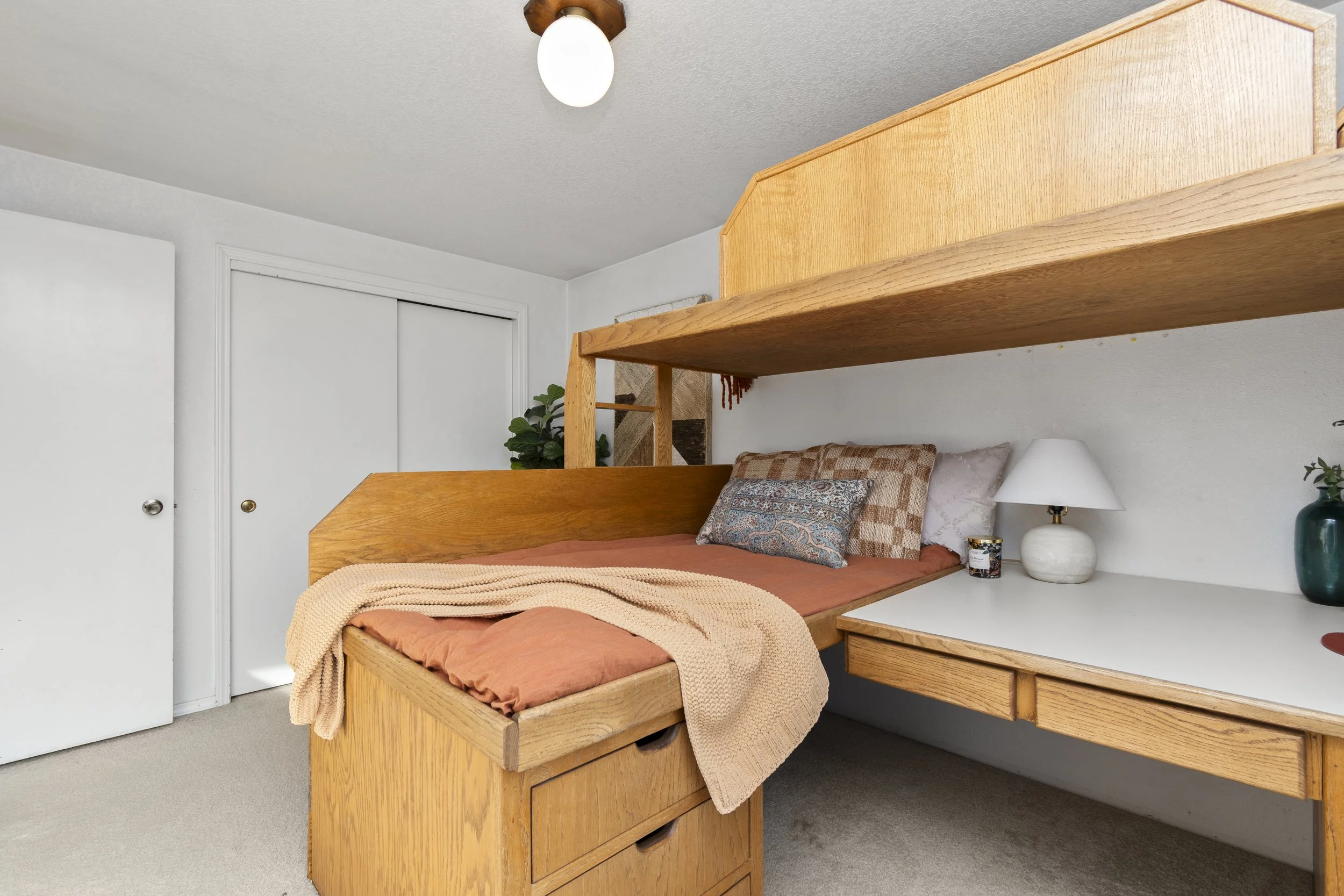 09-15750 Park View Dr_009.jpg