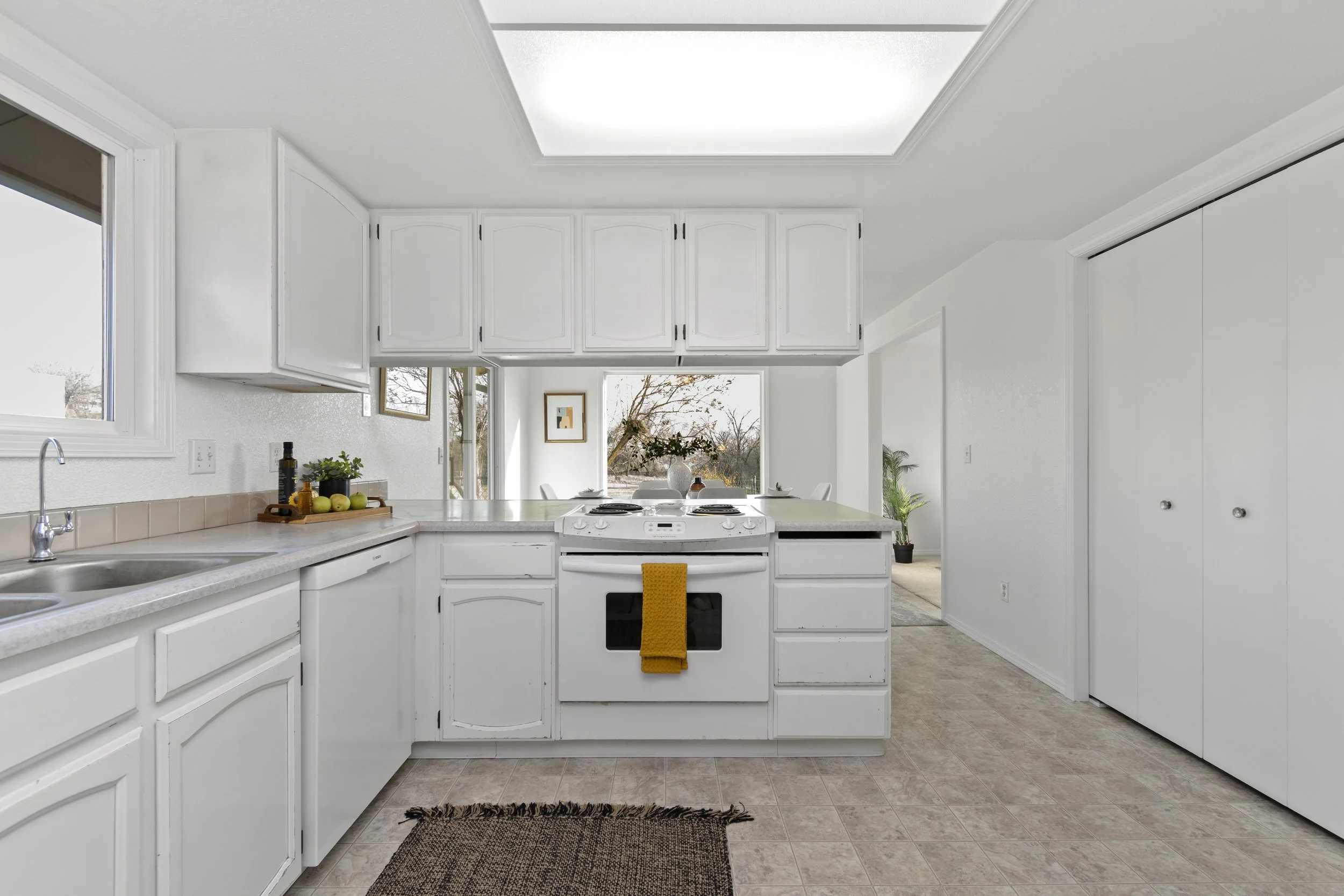 17-15750 Park View Dr_017.jpg