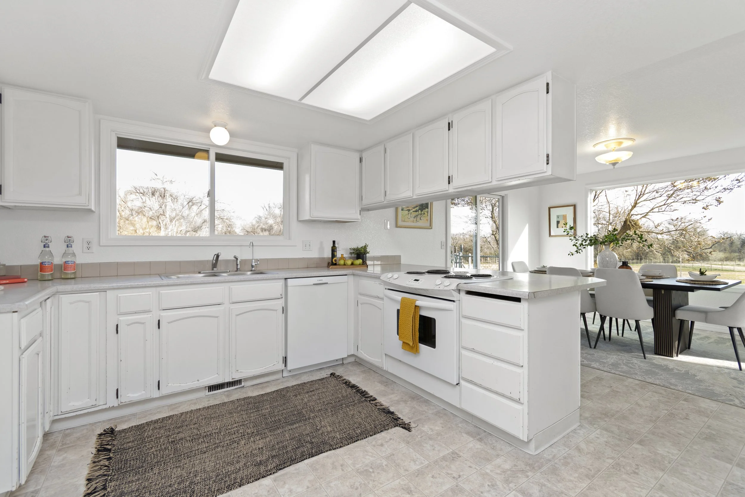 14-15750 Park View Dr_014.jpg