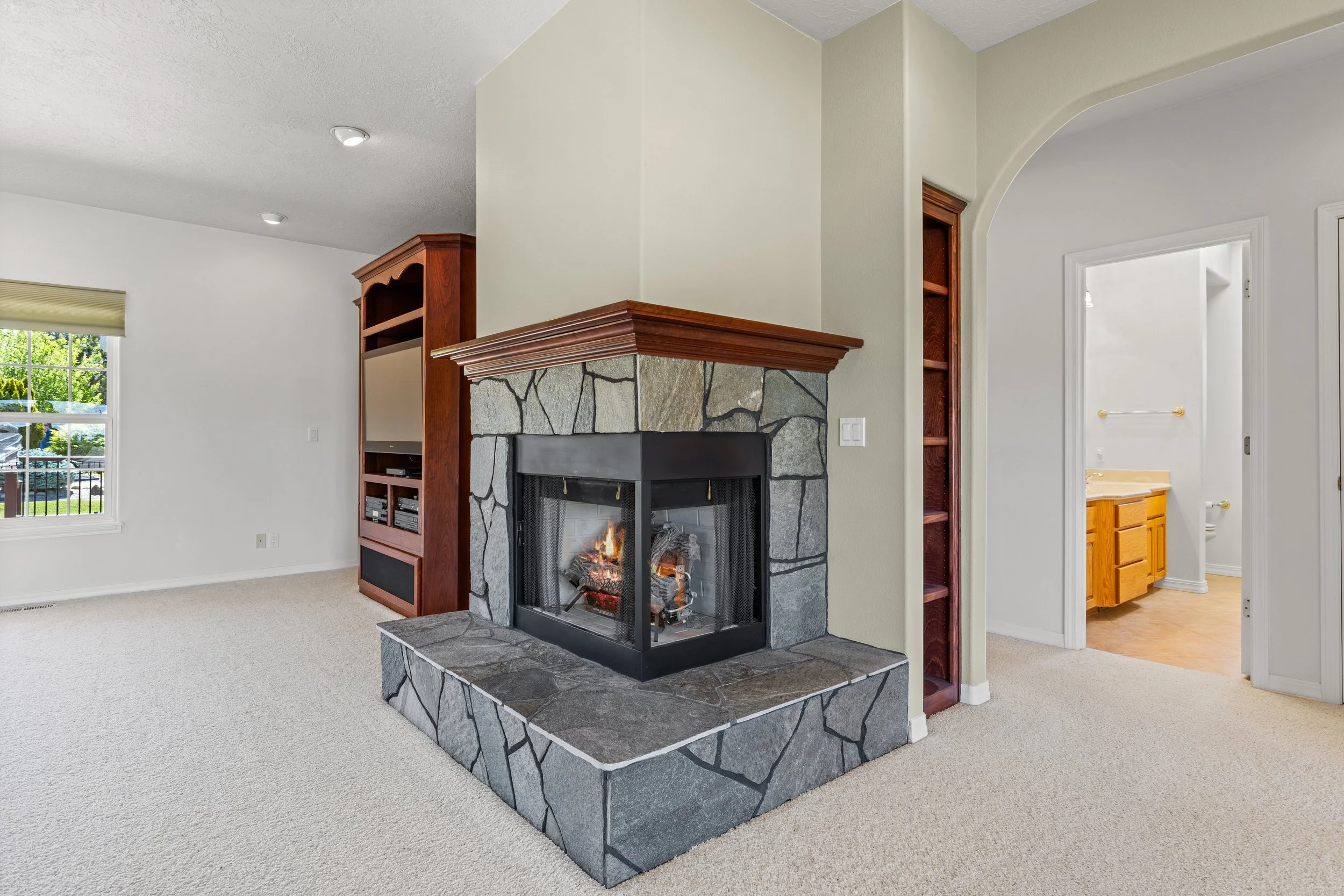 19_eosr8685-fire.jpg