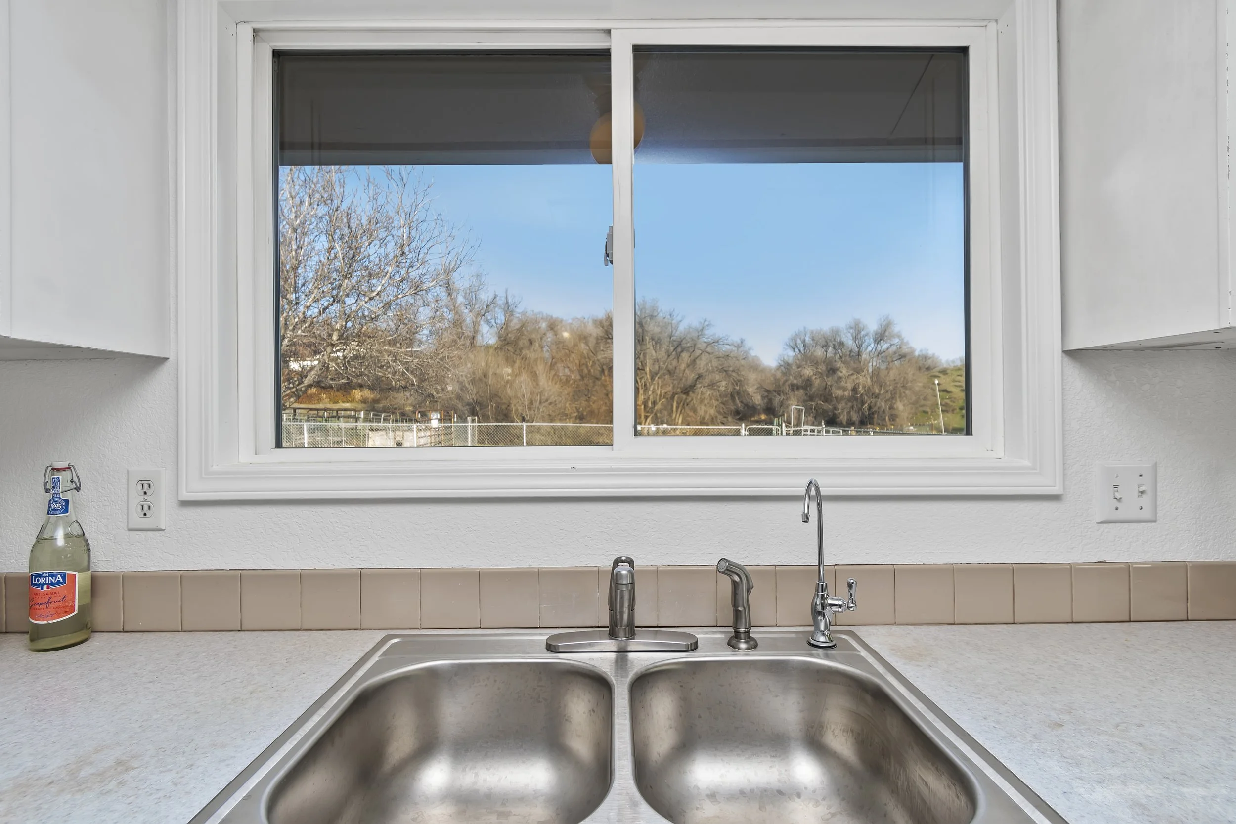 18-15750 Park View Dr_018.jpg