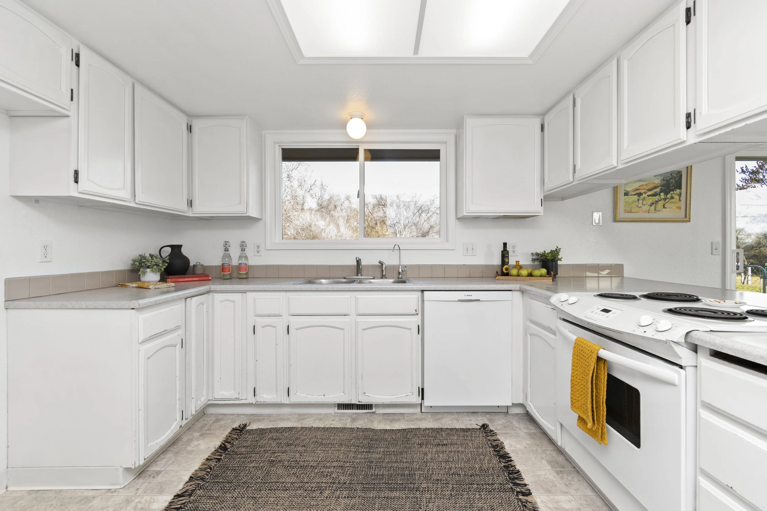 15-15750 Park View Dr_015.jpg