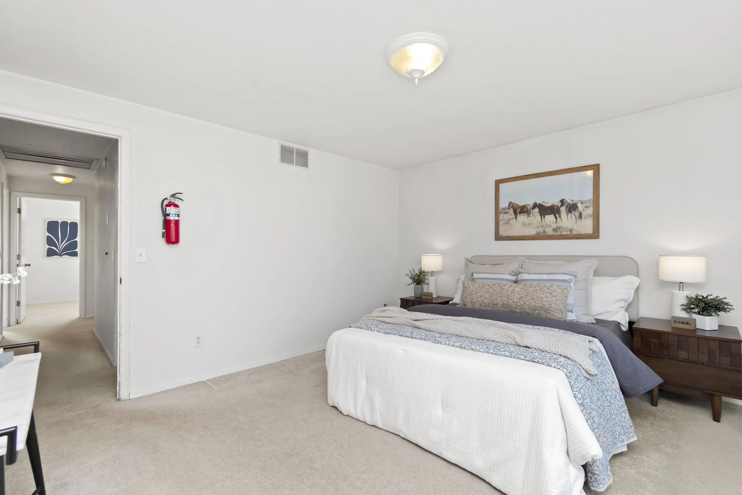 02-15750 Park View Dr_002.jpg