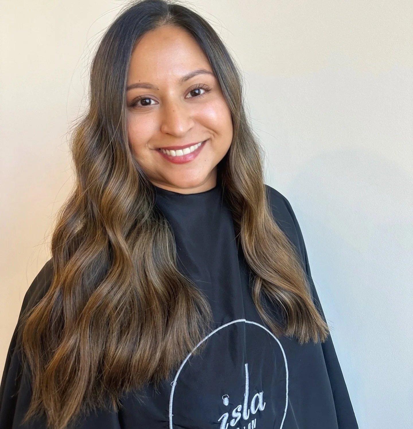 Seamless lived in brunette by @glam.by.macy 
Call 303-928-9805 to schedule 
www.islasalon.com
1140 Bannock St. Denver, Colorado 

Denver Colorado Salon hairstylist Denver Handtied Hair extensions lived in blonde brunette balayage haircut 

#denver #d