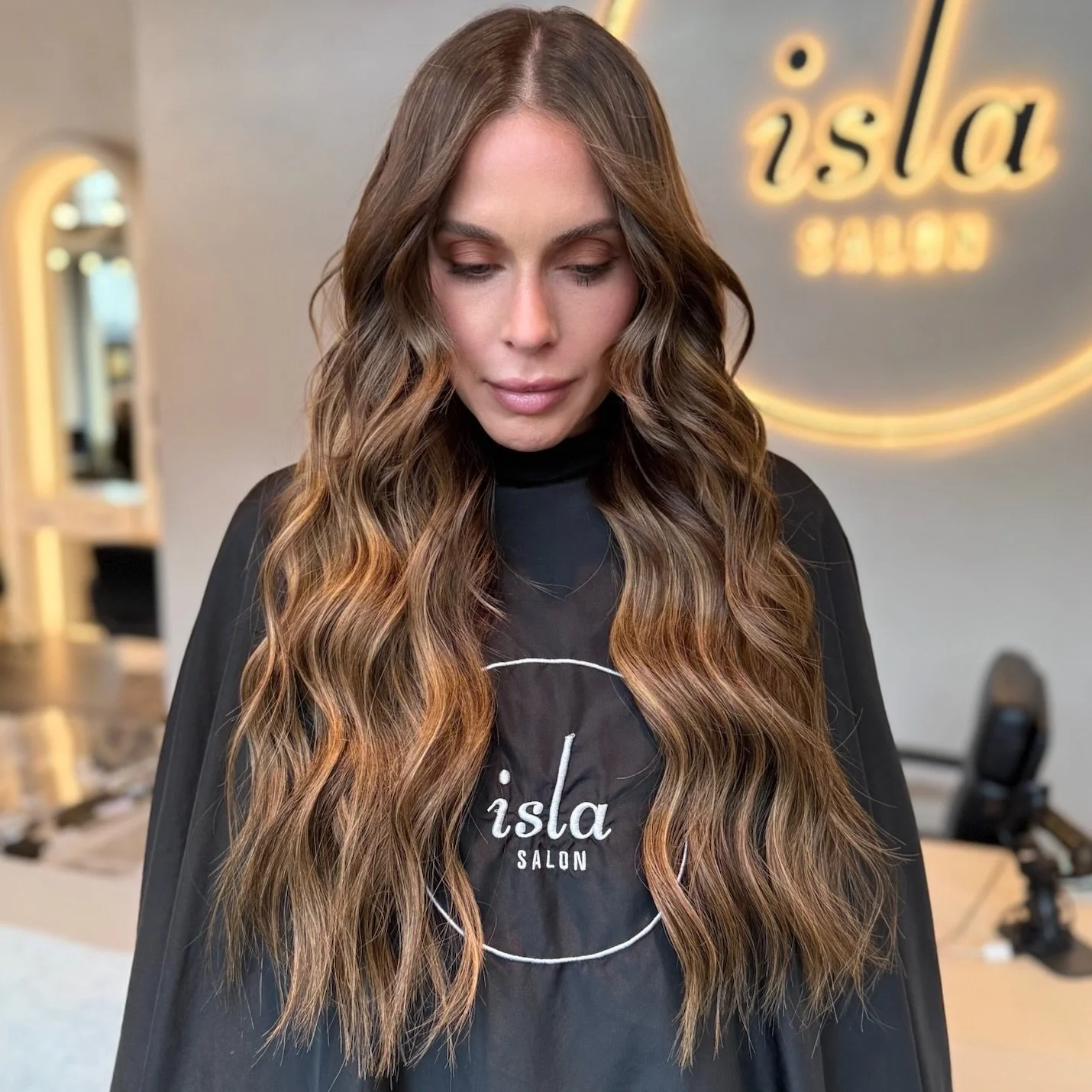 2 rows of 24&rdquo; @VIEHAIREXTENSIONS in the colors St. Lucia + Kauai by @beautywithserenasingh 
Call 303-928-9805 to schedule 
www.islasalon.com
1140 Bannock St. Denver, Colorado 

Denver Colorado Salon hairstylist Denver Handtied Hair extensions l