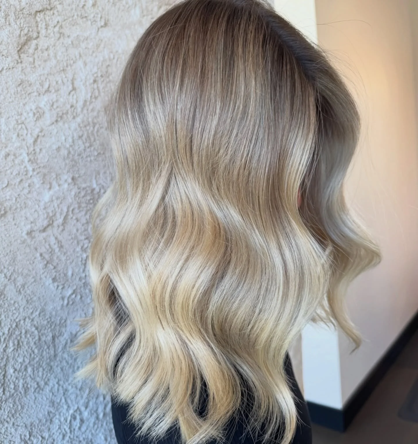 Soft effortless blonde by @color.by.asher 
Call 303-928-9805 to schedule 
www.islasalon.com
1140 Bannock St. Denver, Colorado 

Denver Colorado Salon hairstylist Denver Handtied Hair extensions lived in blonde brunette balayage haircut 

#denversalon