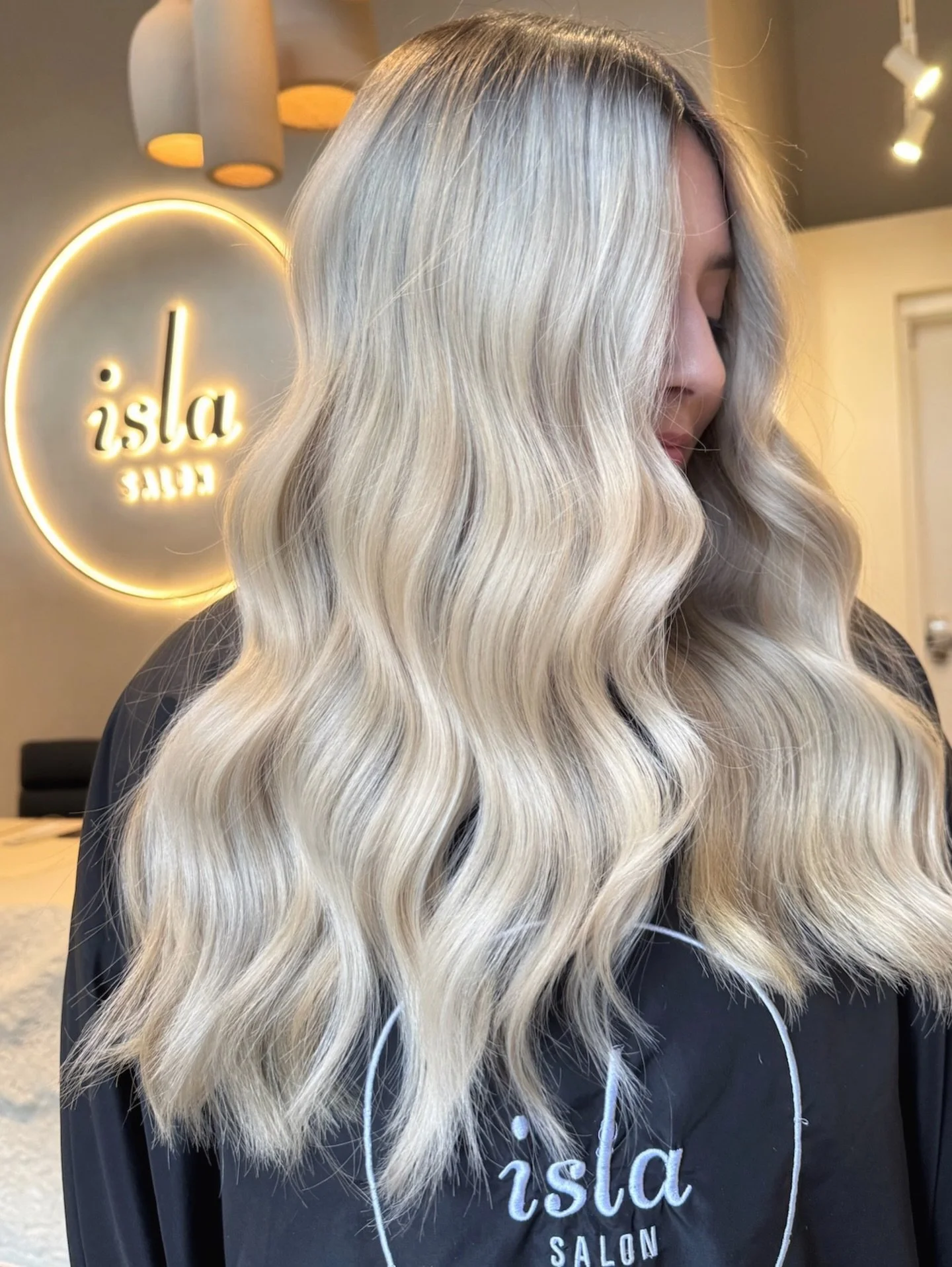 Color correction by @color.by.asher 🔥🤯
Call 303-928-9805 to schedule 
www.islasalon.com
1140 Bannock St. Denver, Colorado 

Denver Colorado Salon hairstylist Denver Handtied Hair extensions lived in blonde brunette balayage haircut color correction