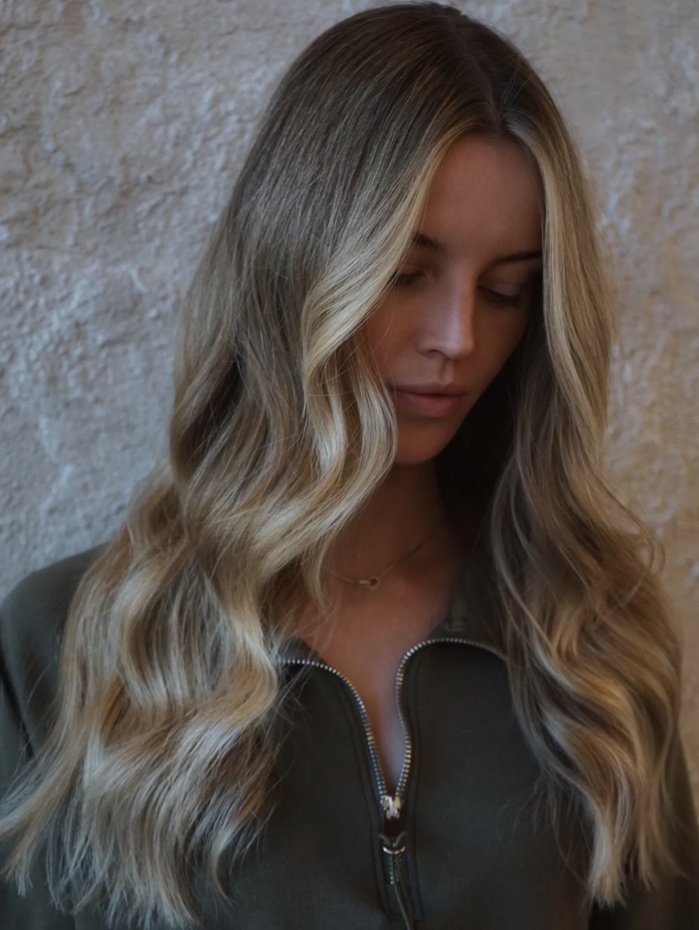 Soft effortless lived in blonde by @_torimcgee 
Call 303-928-9805 to schedule 
www.islasalon.com
1140 Bannock St. Denver, Colorado 

Denver Colorado Salon hairstylist Denver Handtied Hair extensions lived in blonde brunette balayage haircut 

#denver