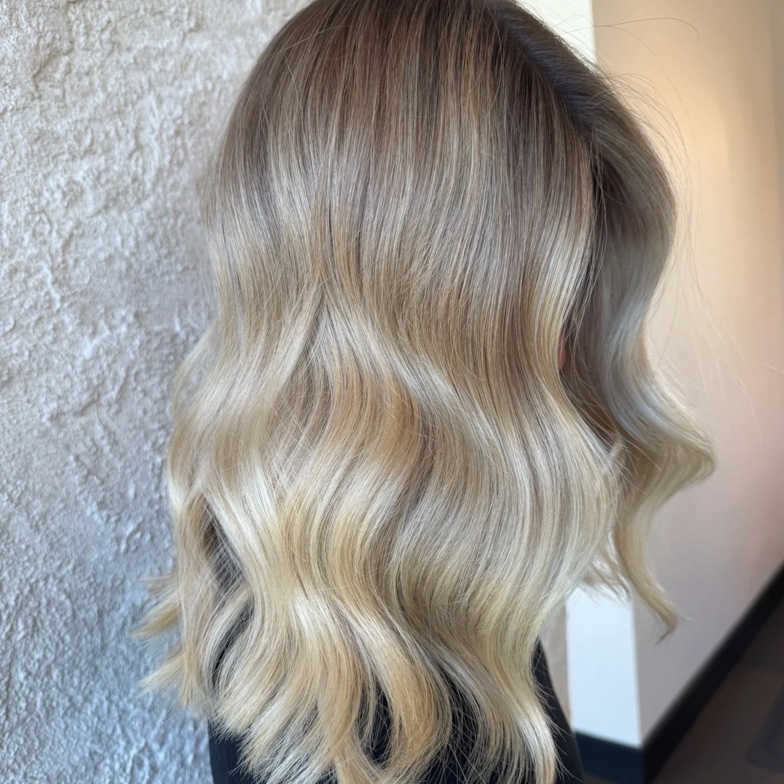 Lived in blonde by @color.by.asher 
Call 303-928-9805 to schedule 
www.islasalon.com
1140 Bannock St. Denver, Colorado 

Denver Colorado Salon hairstylist Denver Handtied Hair extensions lived in blonde brunette balayage haircut 

#denversalon #denve