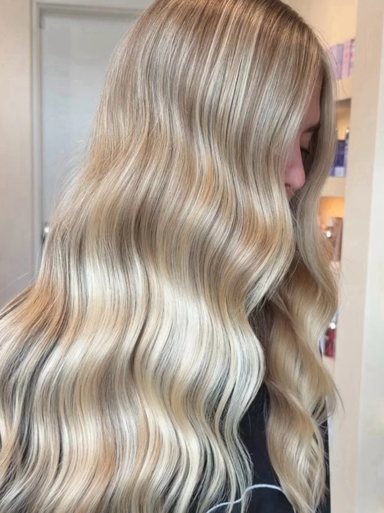 Lived in blonde by @glam.by.macy 
Call 303-928-9805 to schedule 
www.islasalon.com
1140 Bannock St. Denver, Colorado 

Denver Colorado Salon hairstylist Denver Handtied Hair extensions lived in blonde brunette balayage haircut 

#denversalon #denverh