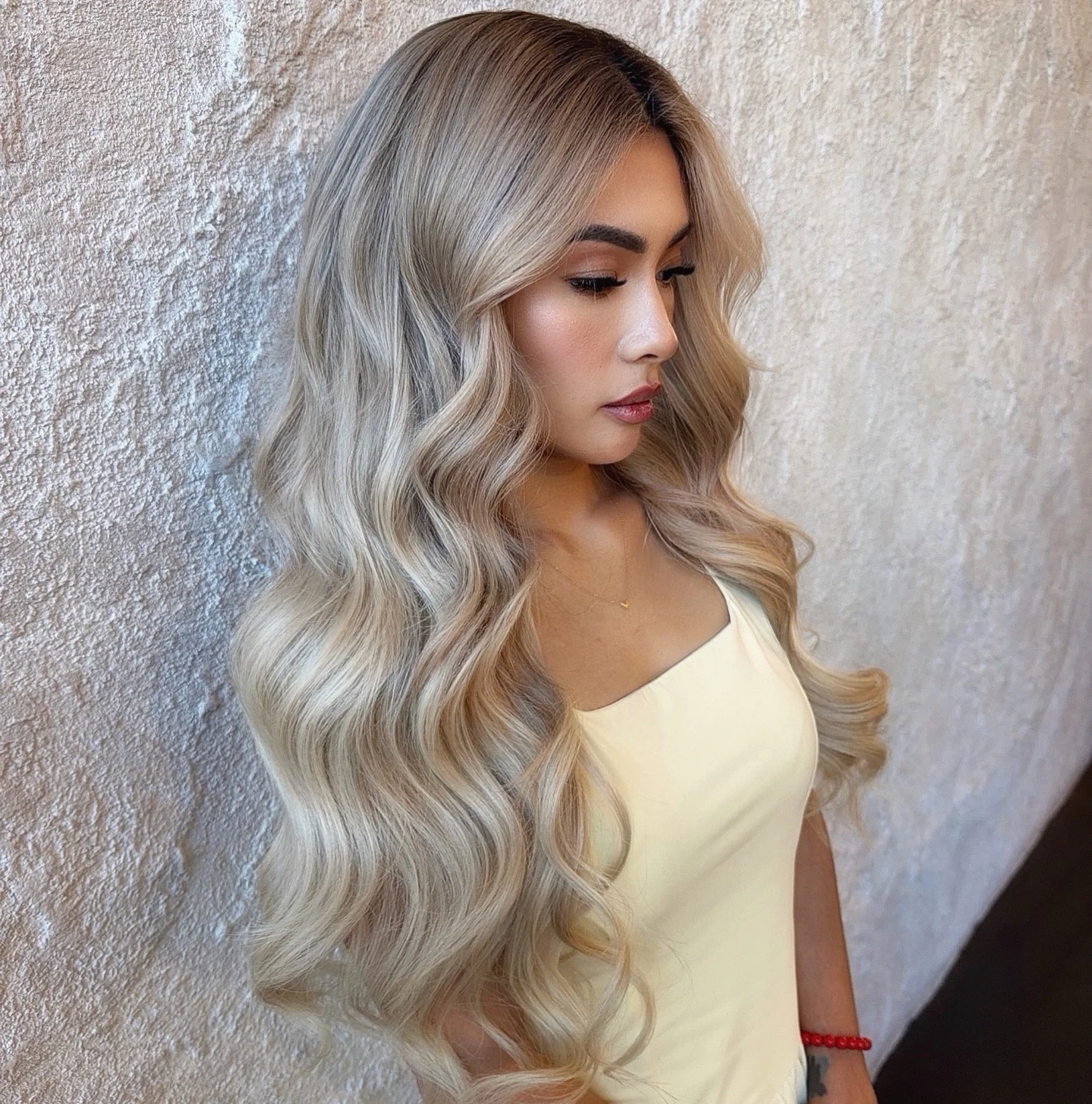 24&rdquo; @VIEHAIREXTENSIONS + Blonding session by @alliray.beauty 
Call 303-928-9805 to schedule 
www.islasalon.com
1140 Bannock St. Denver, Colorado 

Denver Colorado Salon hairstylist Denver Handtied Hair extensions lived in blonde brunette balaya