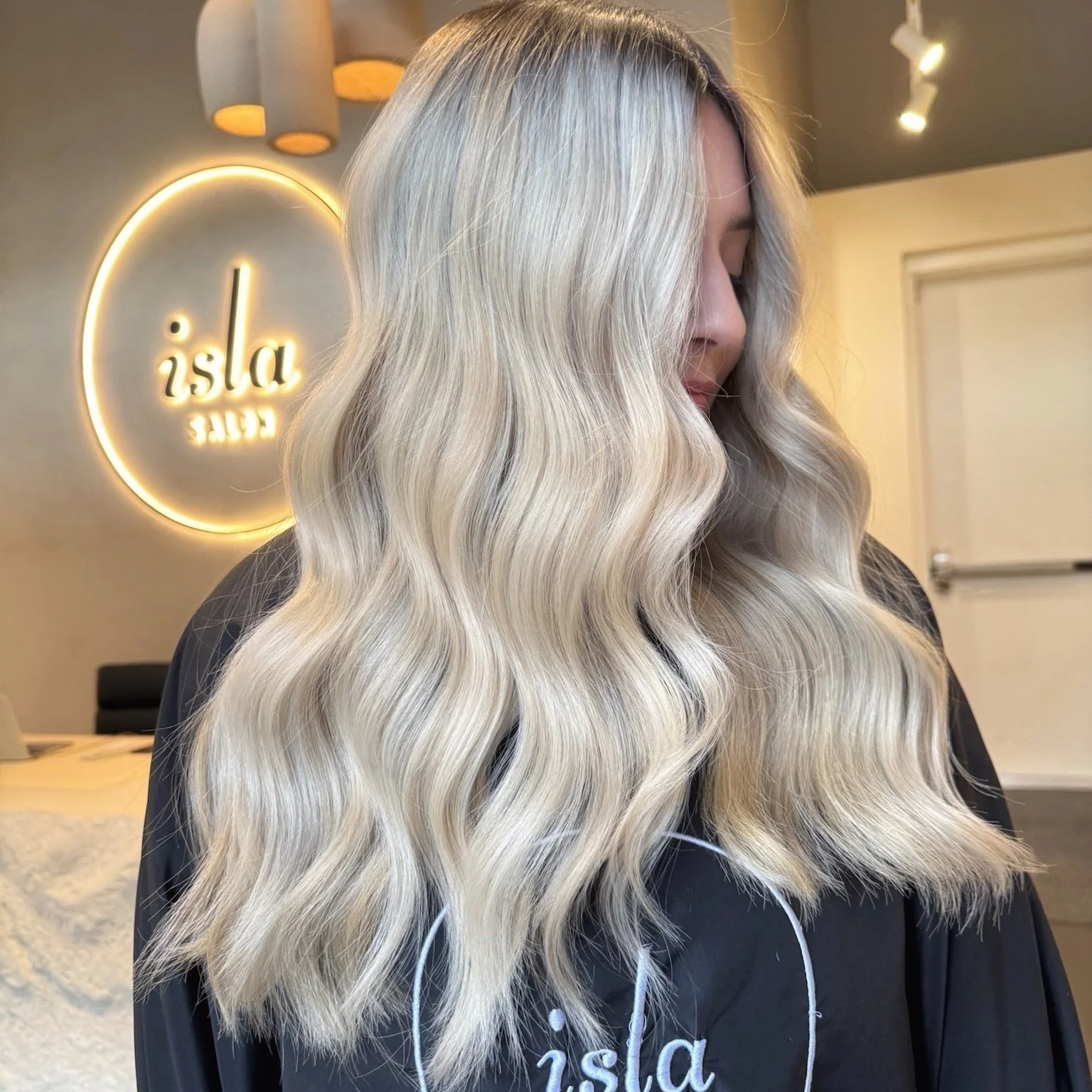 Blonding session by @color.by.asher 
Call 303-928-9805 to schedule 
www.islasalon.com
1140 Bannock St. Denver, Colorado 

Denver Colorado Salon hairstylist Denver Handtied Hair extensions lived in blonde brunette balayage haircut 

#denversalon #denv