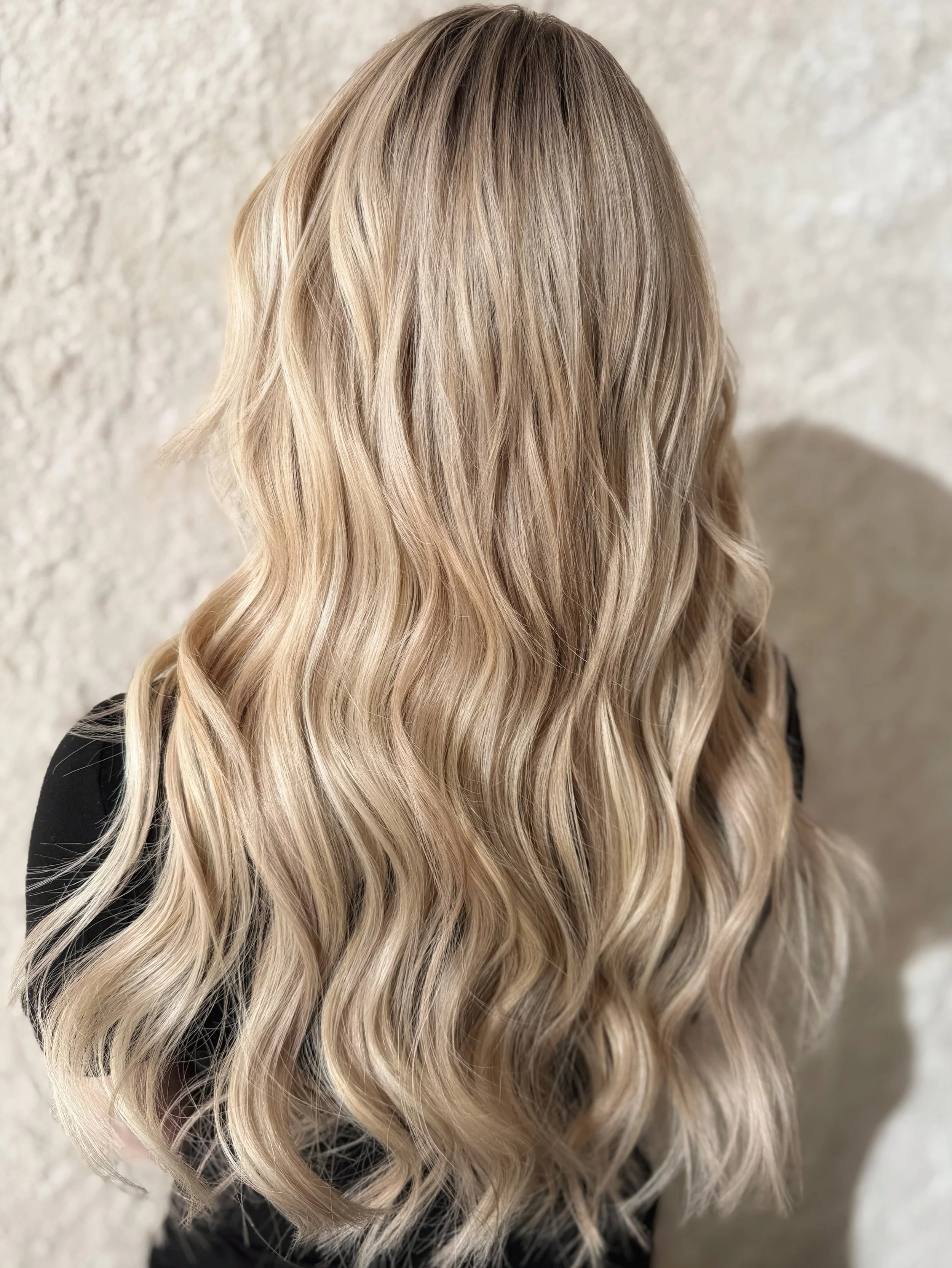 Blonde transformation + 2 rows of 20&rdquo; @VIEHAIREXTENSIONS in the colors Ibiza + Corsica 
Call 303-928-9805 to schedule 
www.islasalon.com
1140 Bannock St. Denver, Colorado 

Denver Colorado Salon hairstylist Denver Handtied Hair extensions lived