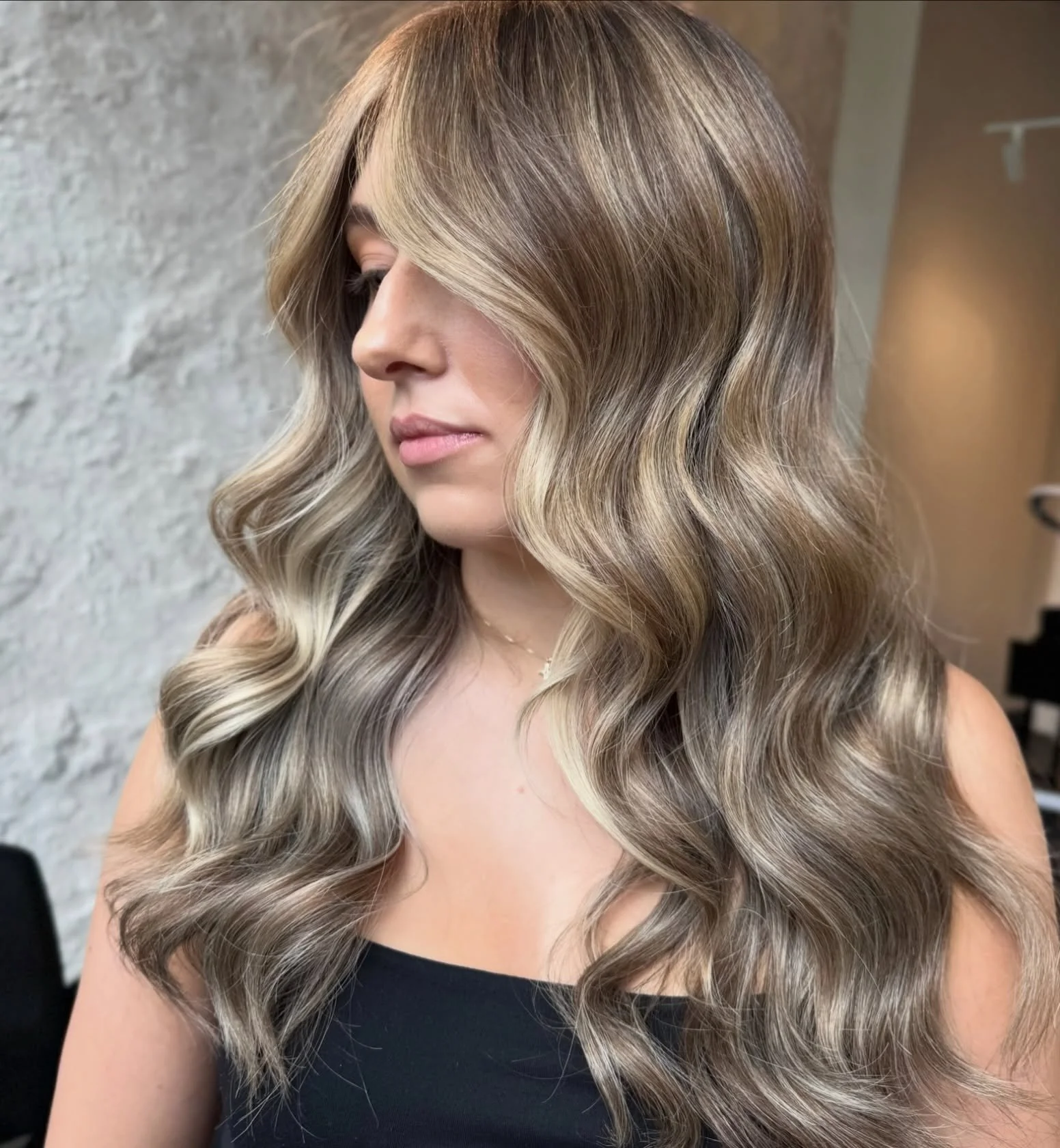 Lived in bronde by @color.by.asher 
Call 303-928-9805 to schedule 
www.islasalon.com
1140 Bannock St. Denver, Colorado 

Denver Colorado Salon hairstylist Denver Handtied Hair extensions lived in blonde brunette balayage haircut 

#denversalon #denve