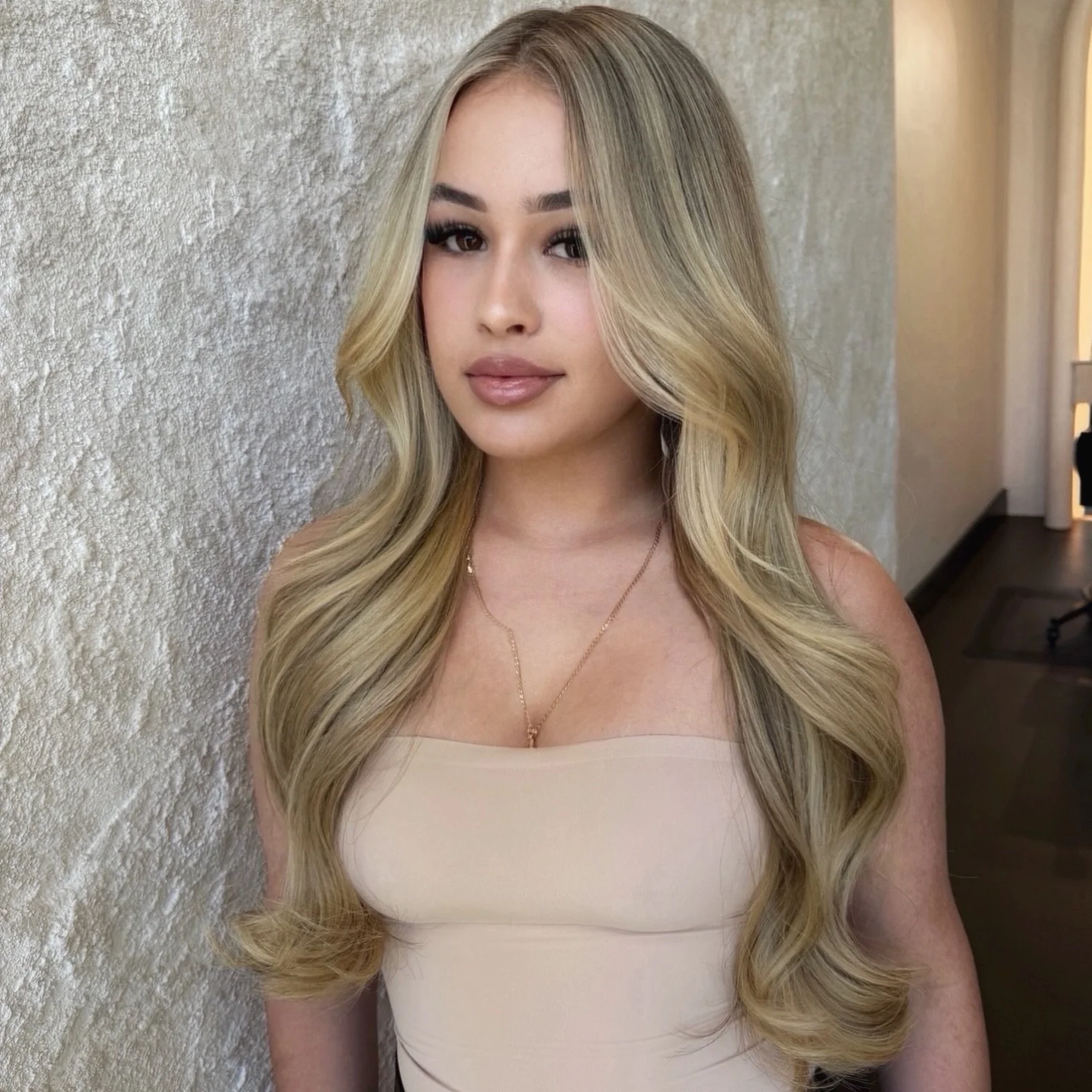 Lived in blonde by @alliray.beauty 
Call 303-928-9805 to schedule 
www.islasalon.com
1140 Bannock St. Denver, Colorado 

Denver Colorado Salon hairstylist Denver Handtied Hair extensions lived in blonde brunette balayage haircut 

#denversalon #denve