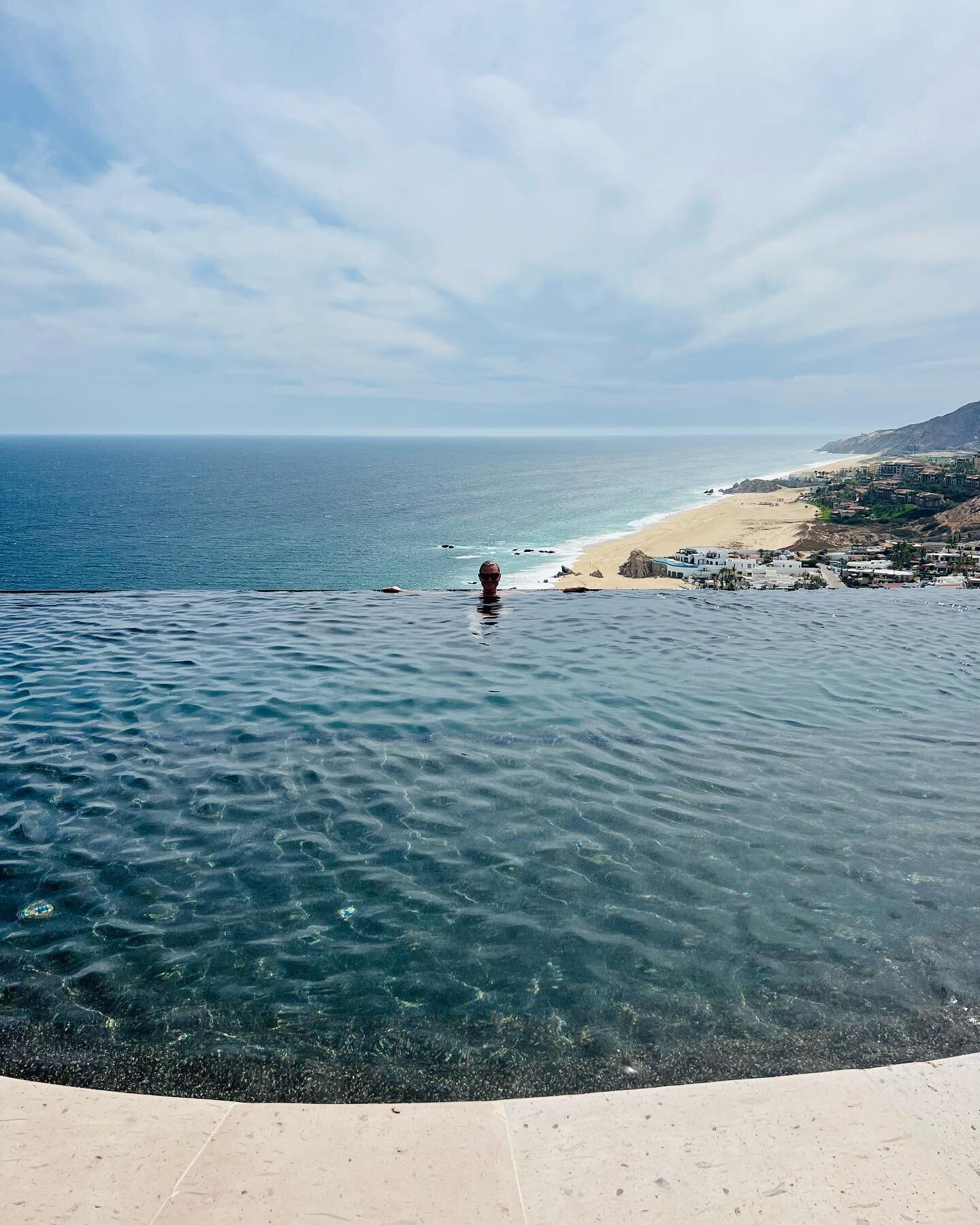 I spy with my little eye&hellip; 😜
&bull;
&bull;
&bull;
#cabo #villaturquesa #holiday