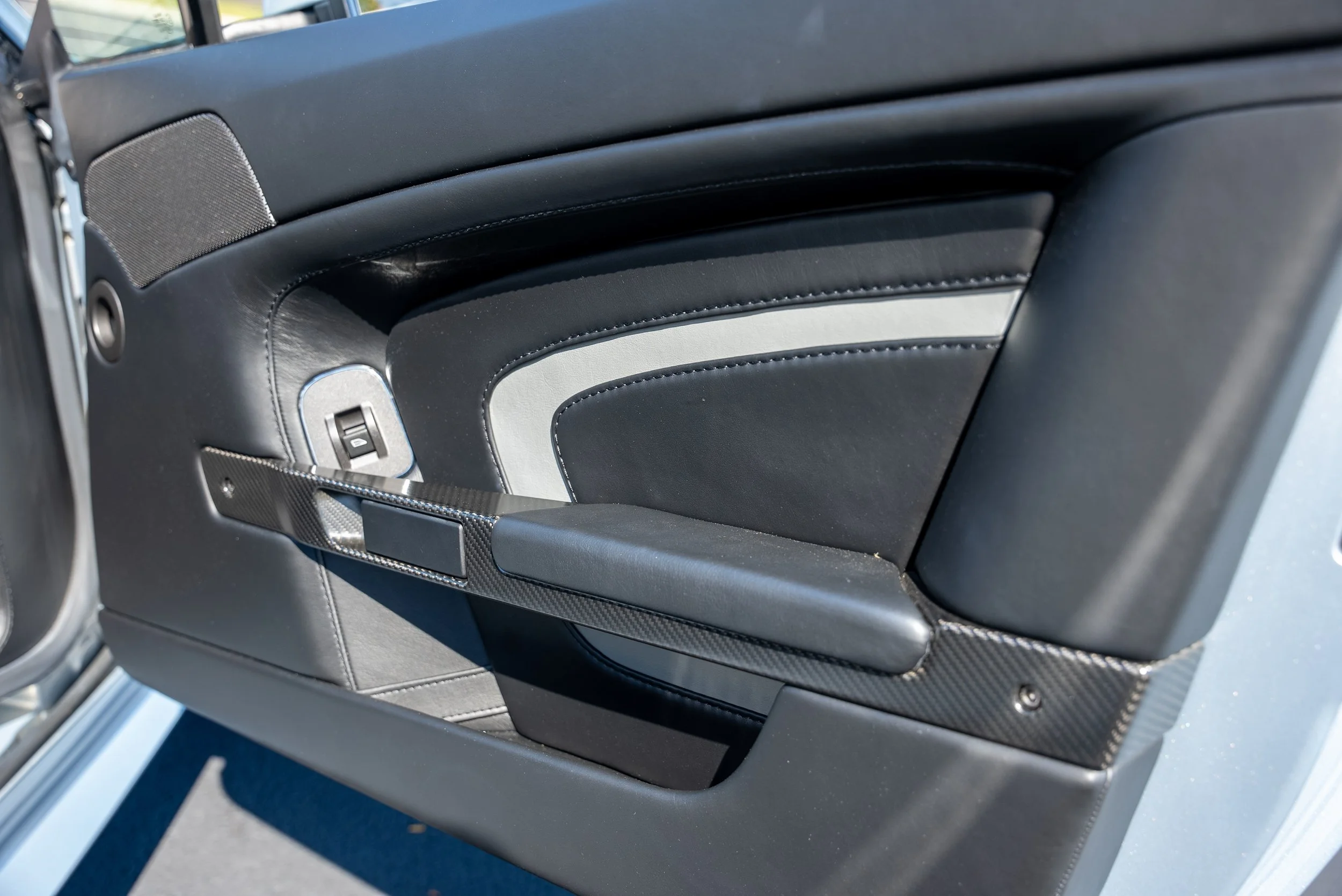 AM V12VS Color-140.jpg