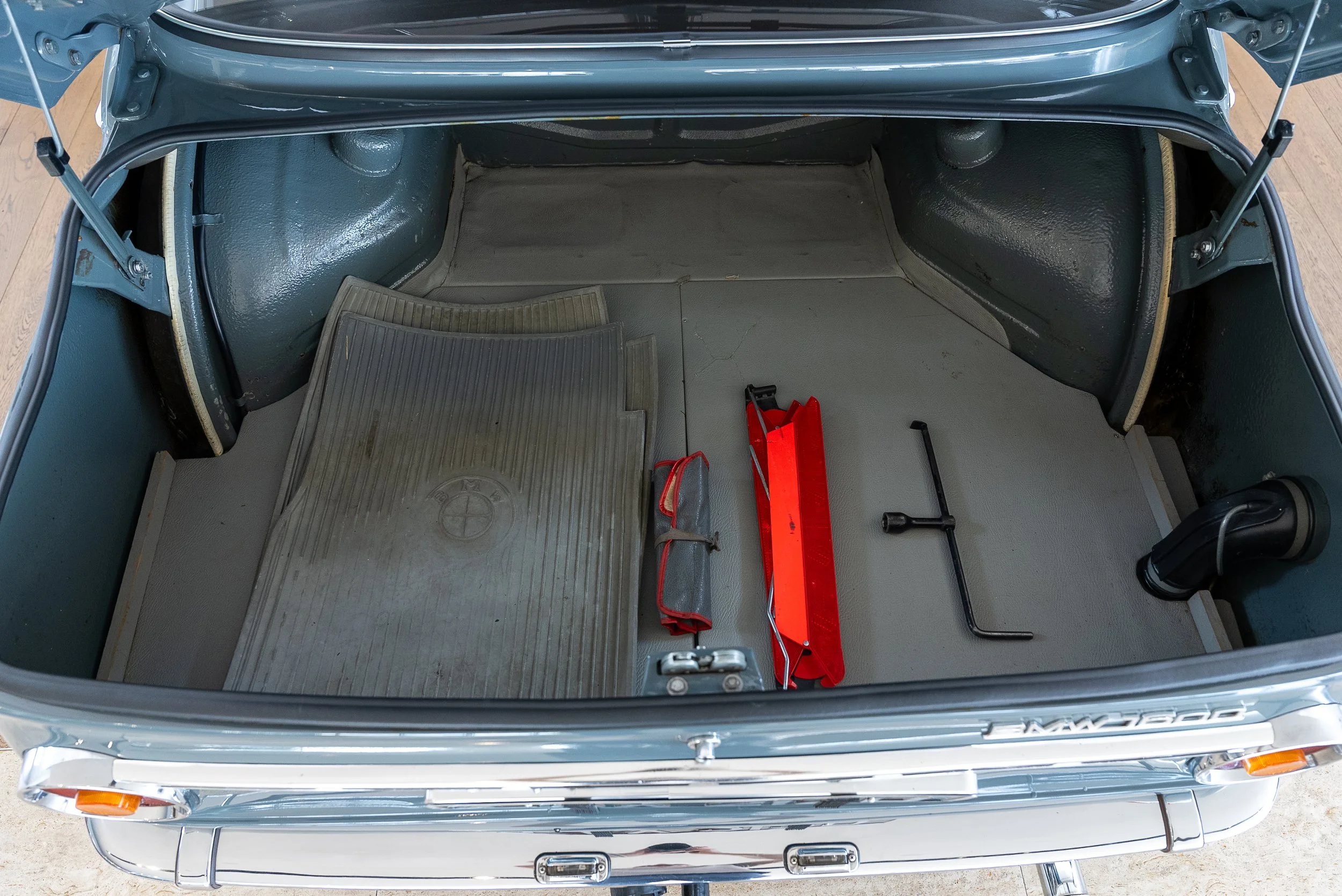 1966 BMW 1600-157.jpg