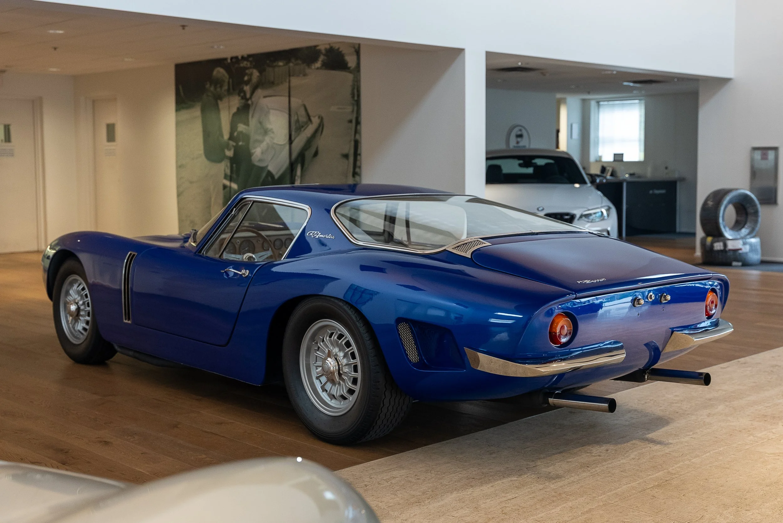 Bizzarrini GT America Indoors-9.jpg