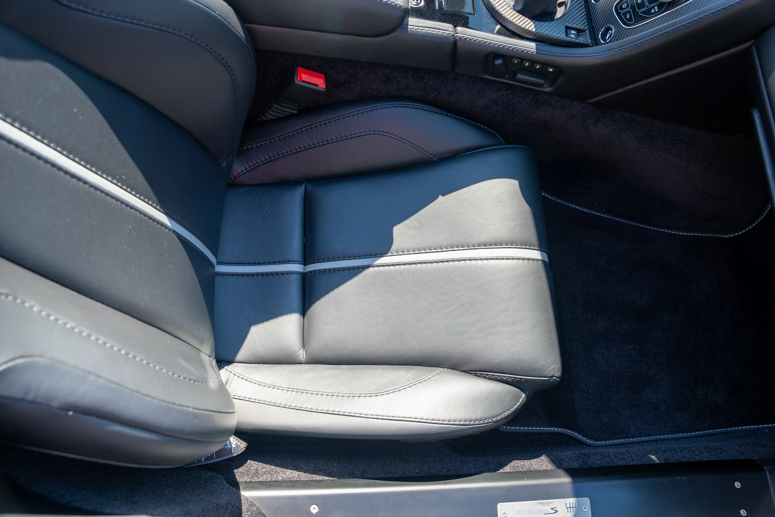 AM V12VS Color-161.jpg