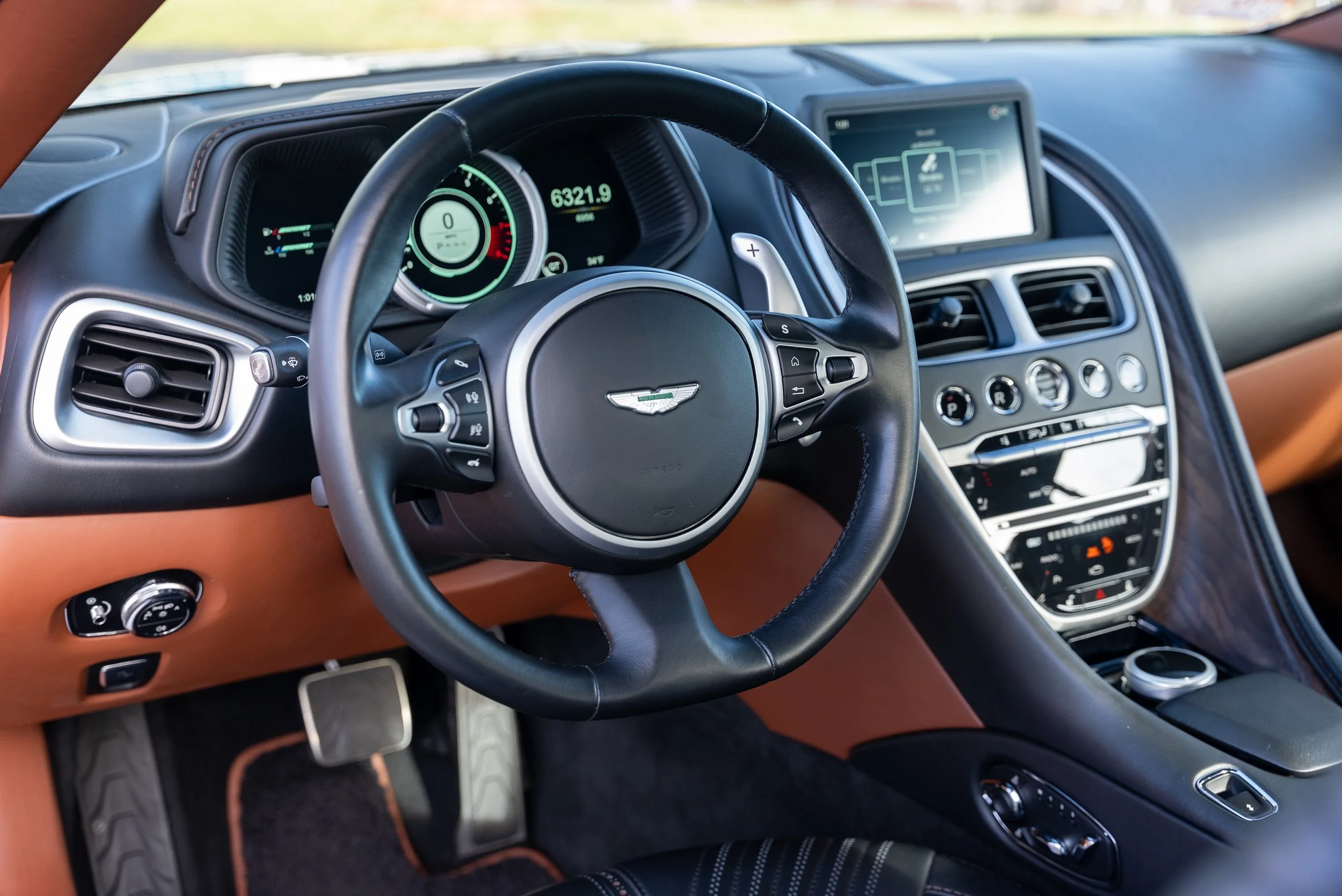 2018 DB11 V8-103.jpg