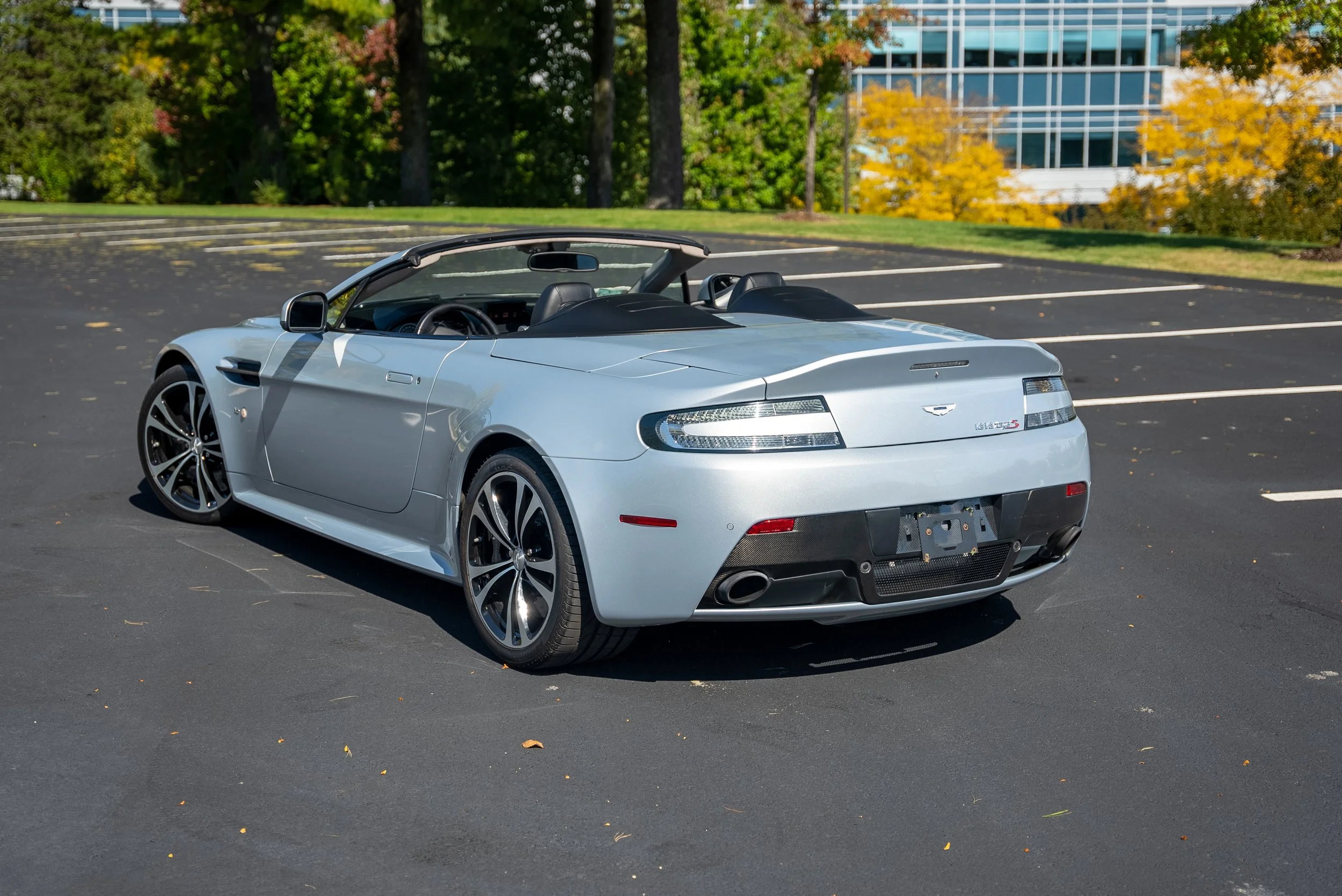 AM V12VS Color-8.jpg