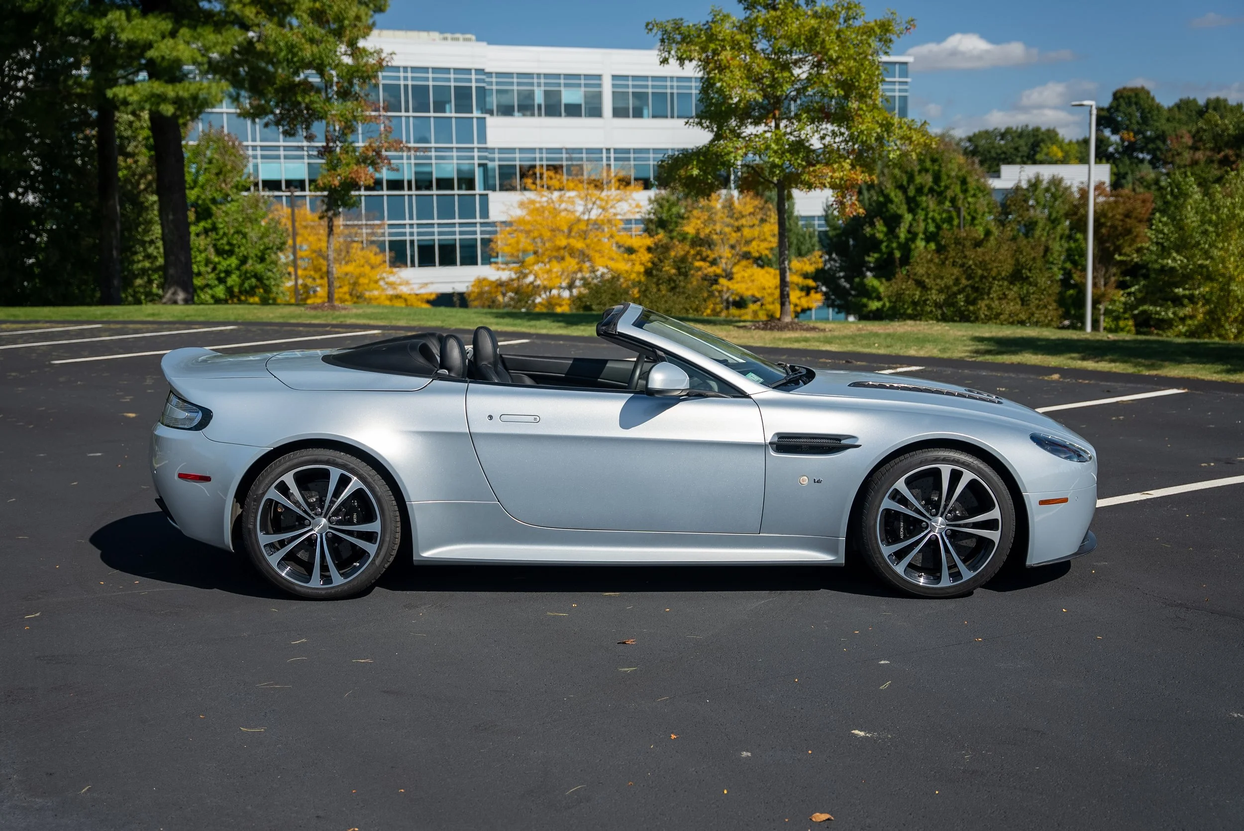 AM V12VS Color-14.jpg