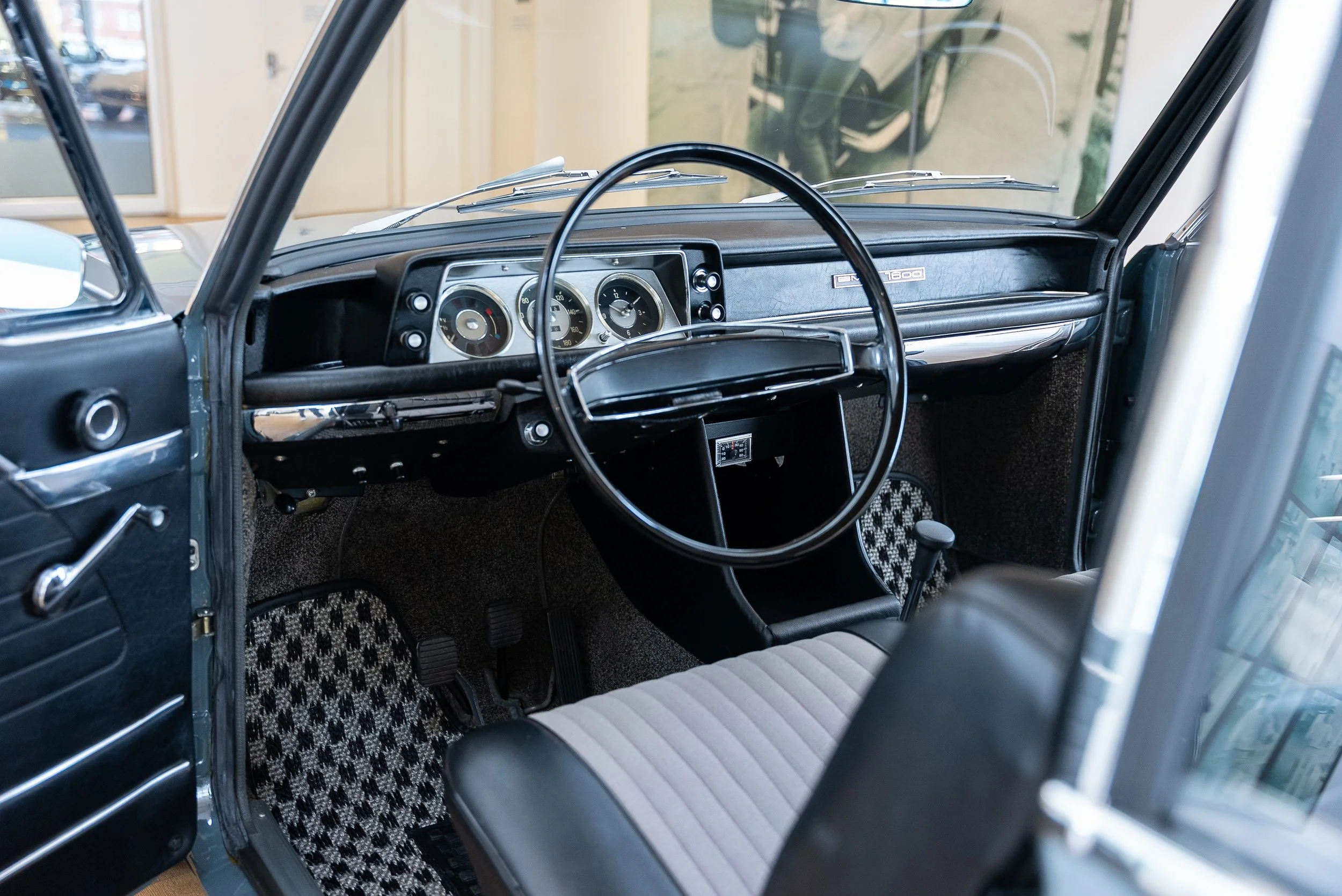 1966 BMW 1600-77.jpg