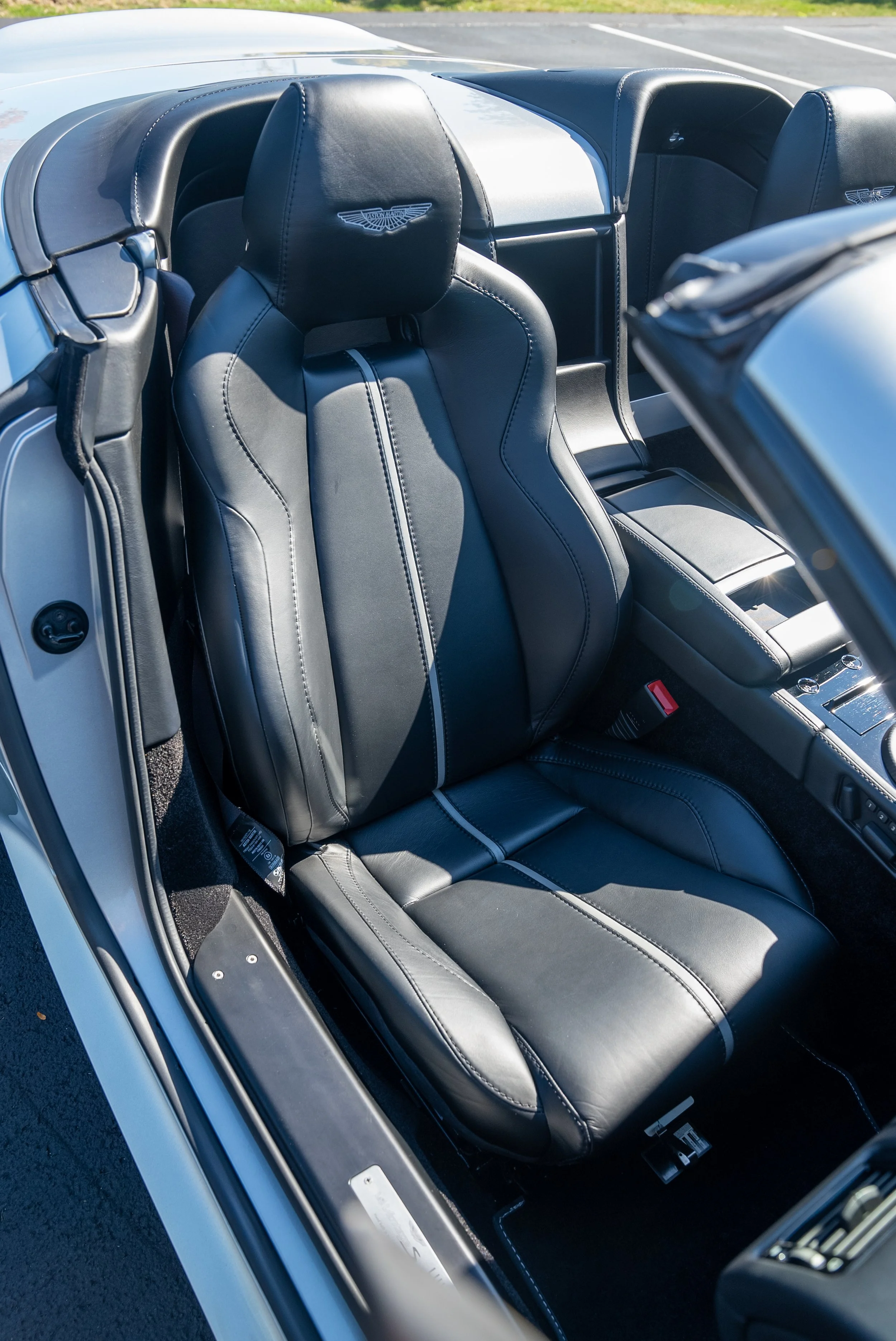 AM V12VS Color-159.jpg