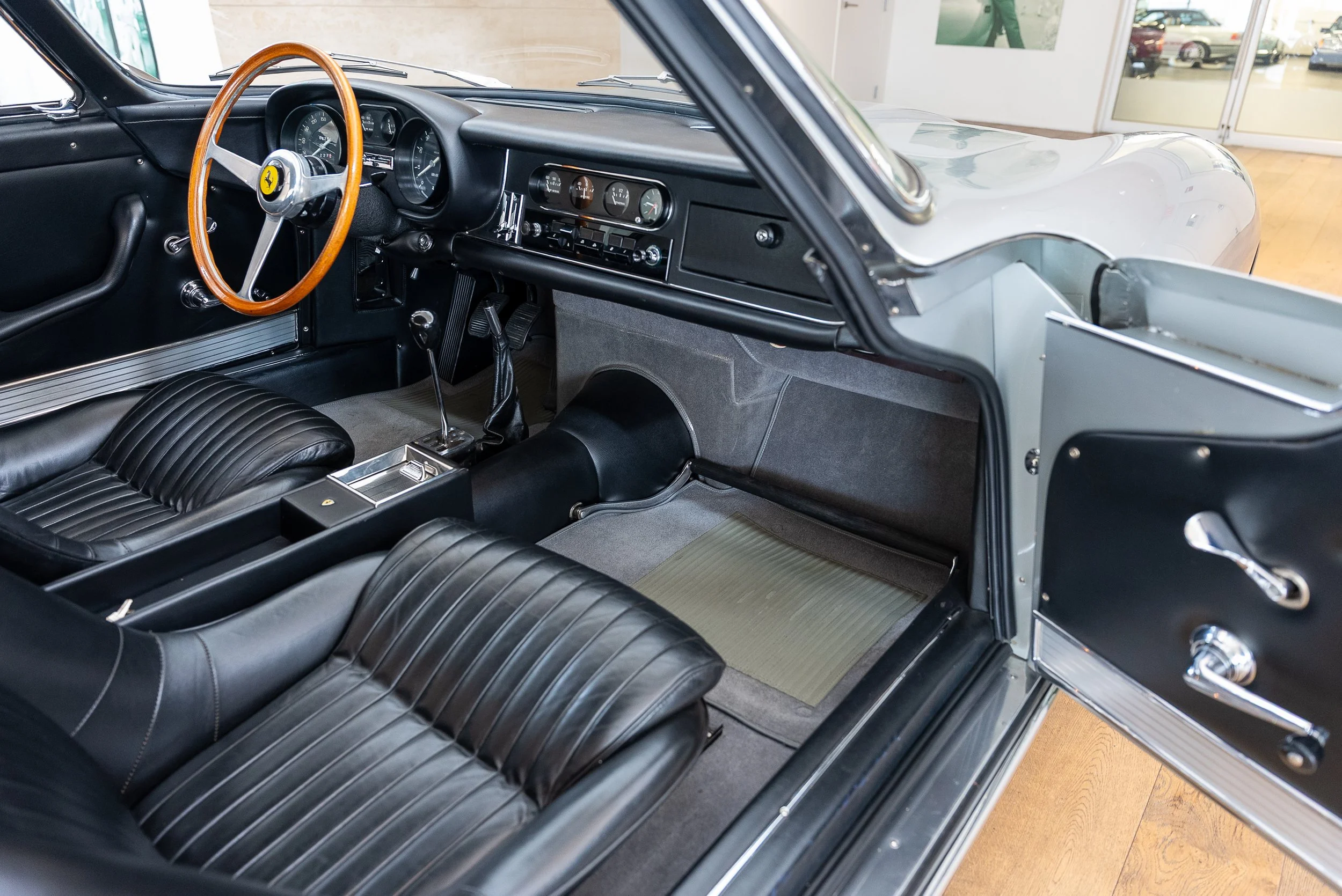 Ferrari 275-107.jpg