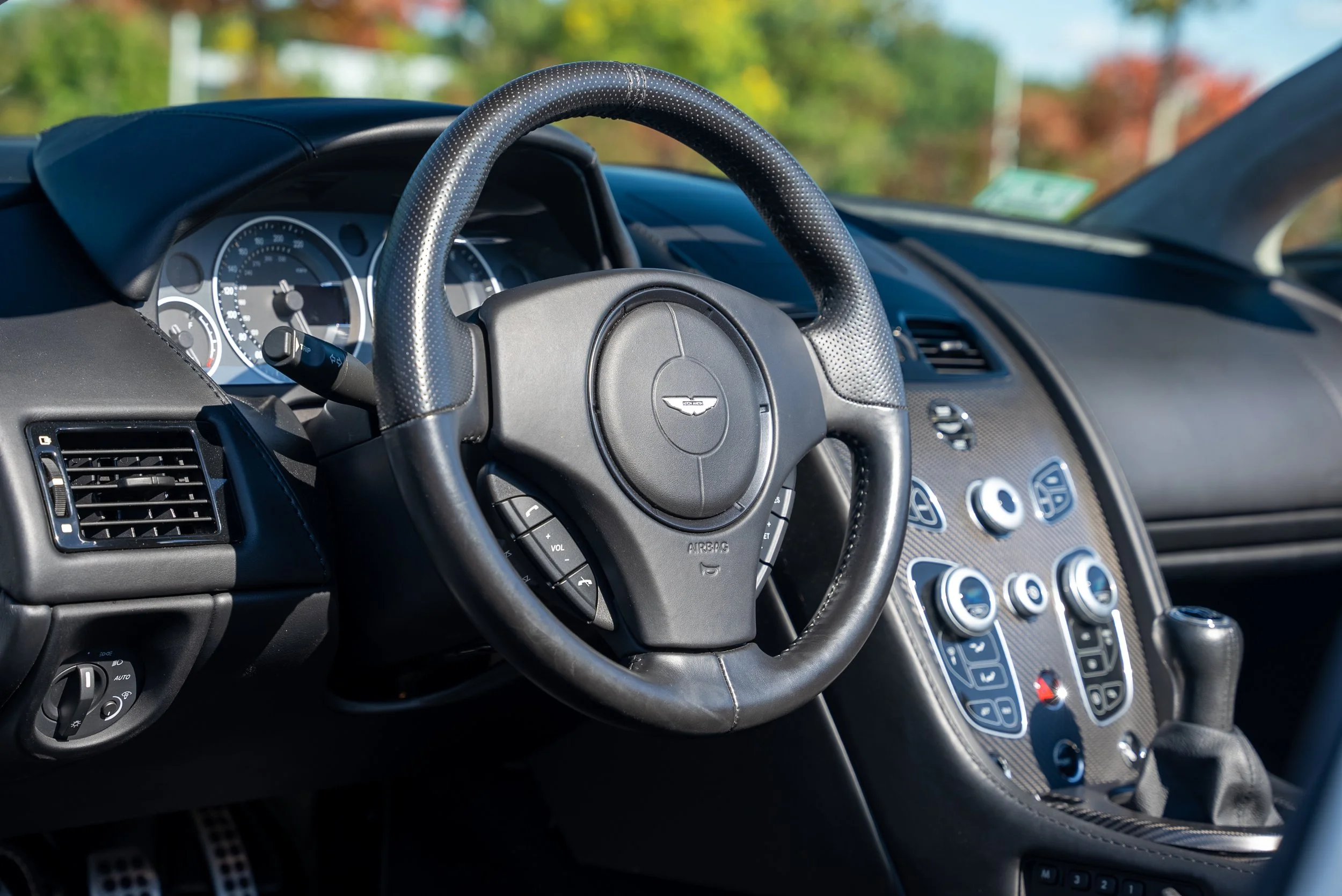AM V12VS Color-127.jpg