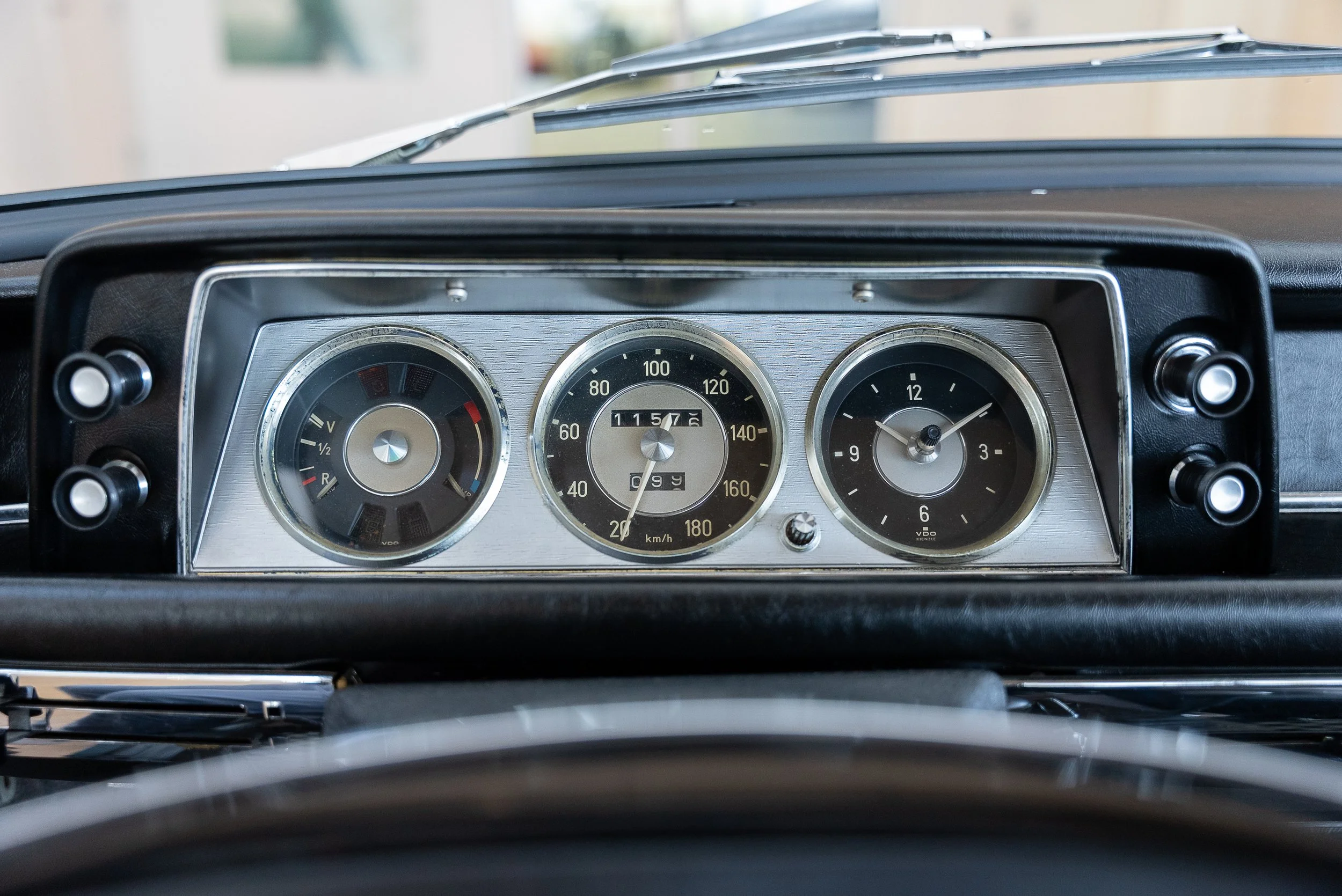 1966 BMW 1600-79.jpg