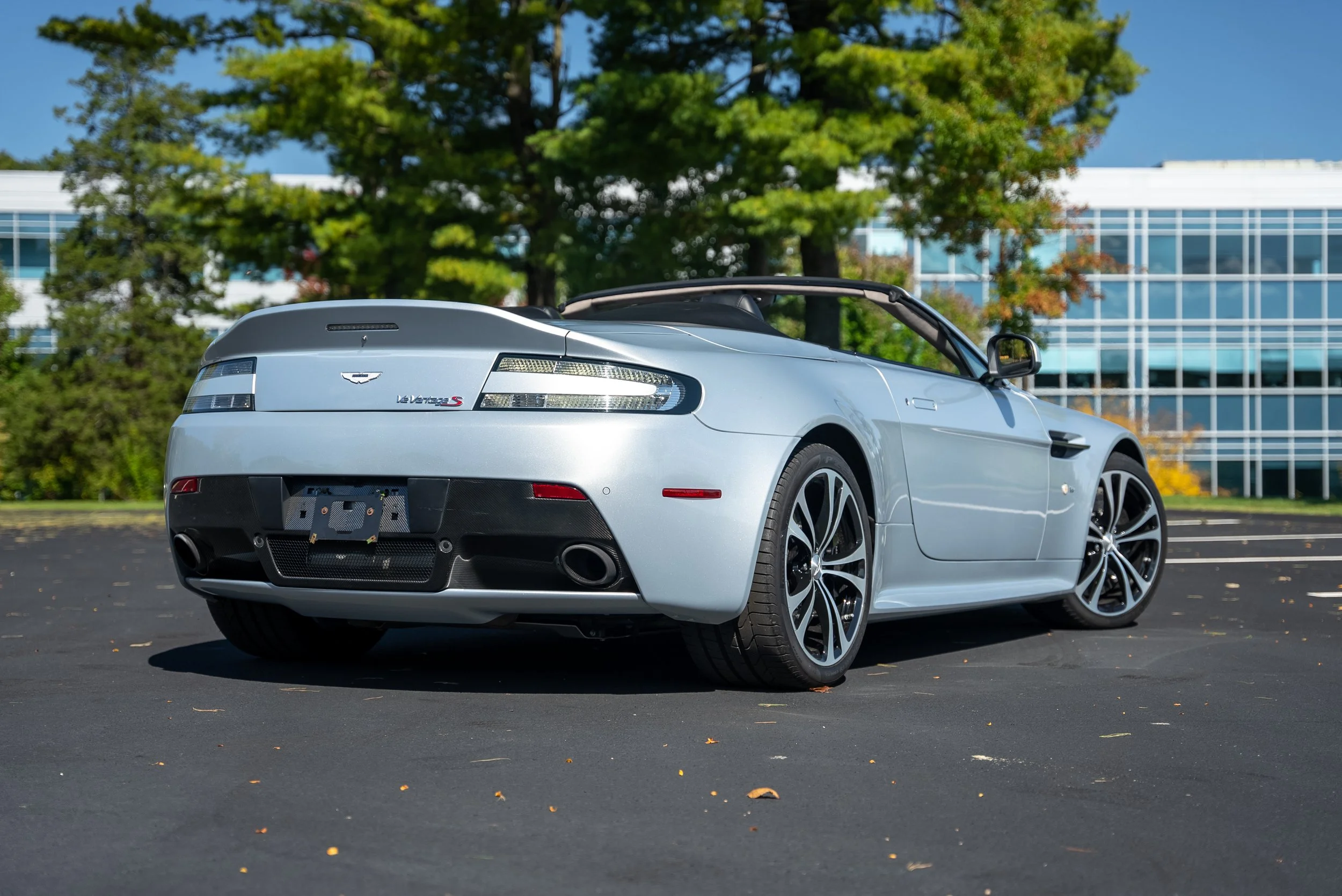 AM V12VS Color-11.jpg