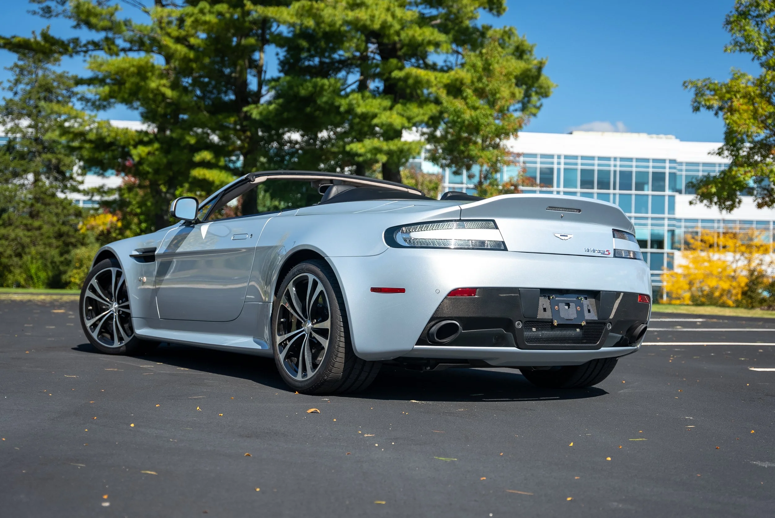 AM V12VS Color-7.jpg