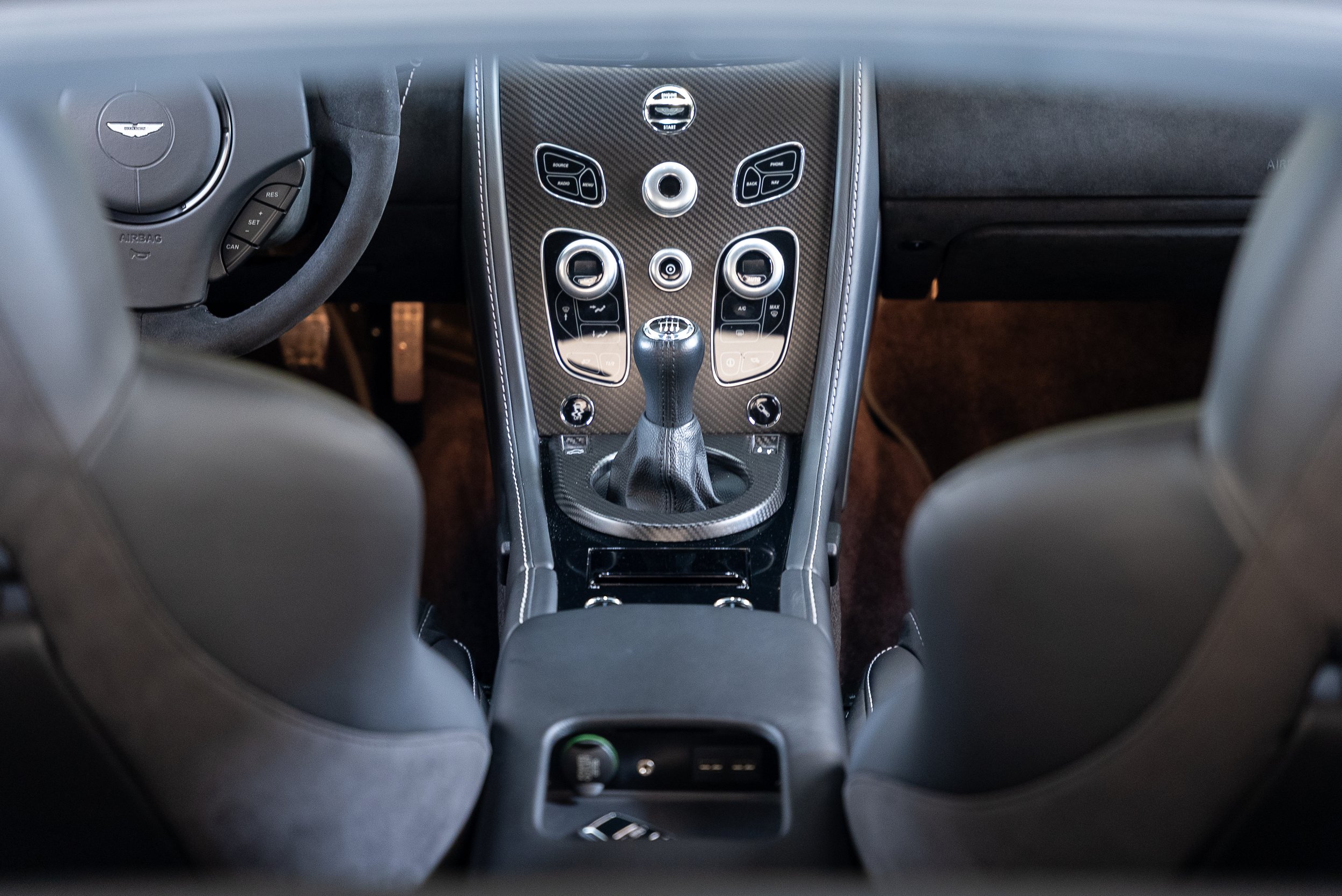 2017 AM V12 Vantage S-136.jpg