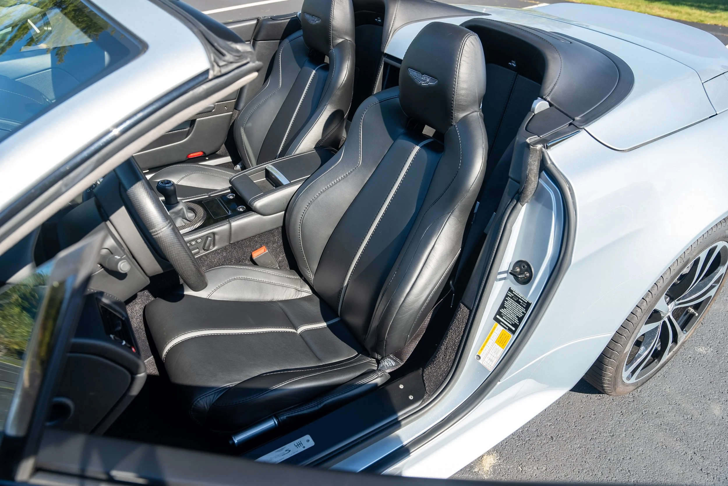 AM V12VS Color-166.jpg