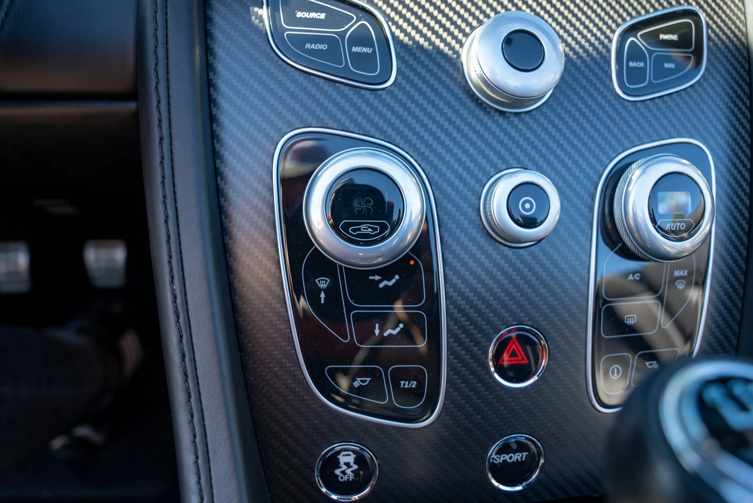 AM V12VS Color-176.jpg