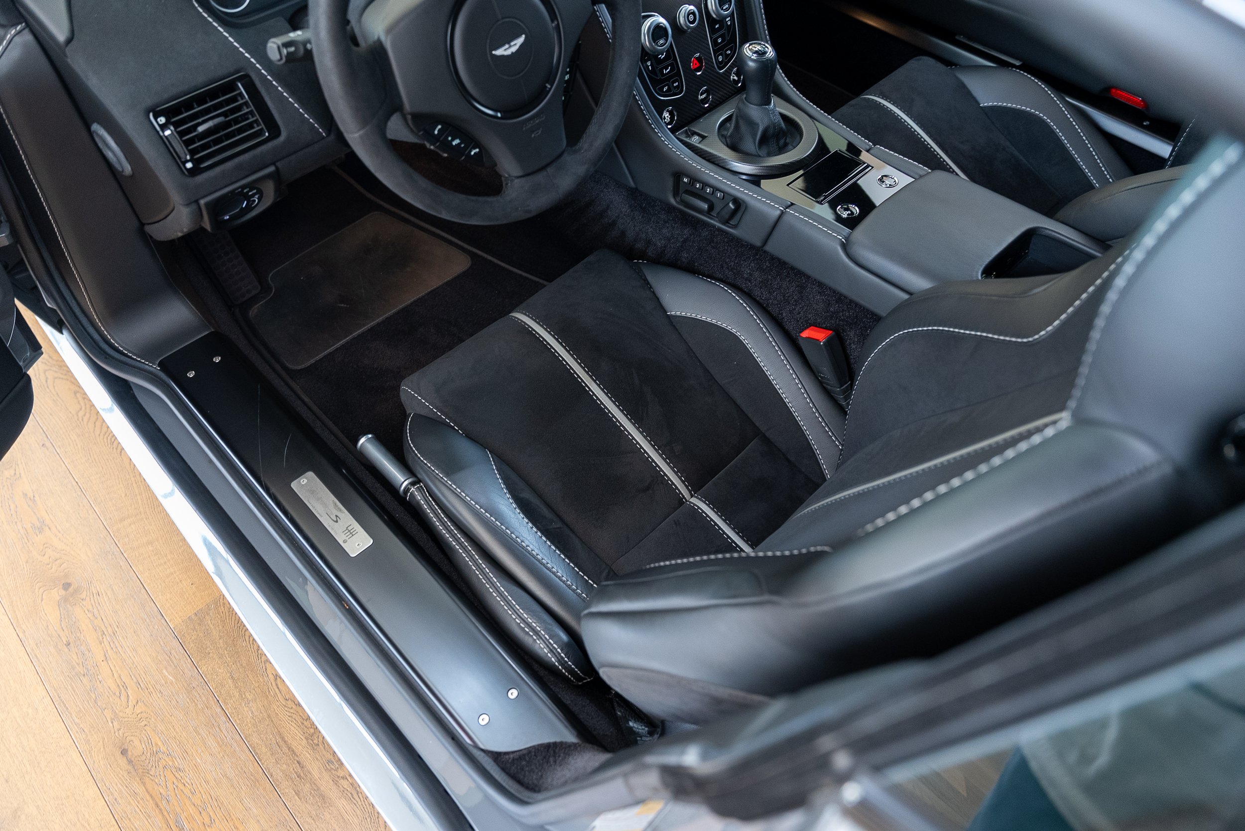 2017 AM V12 Vantage S-105.jpg