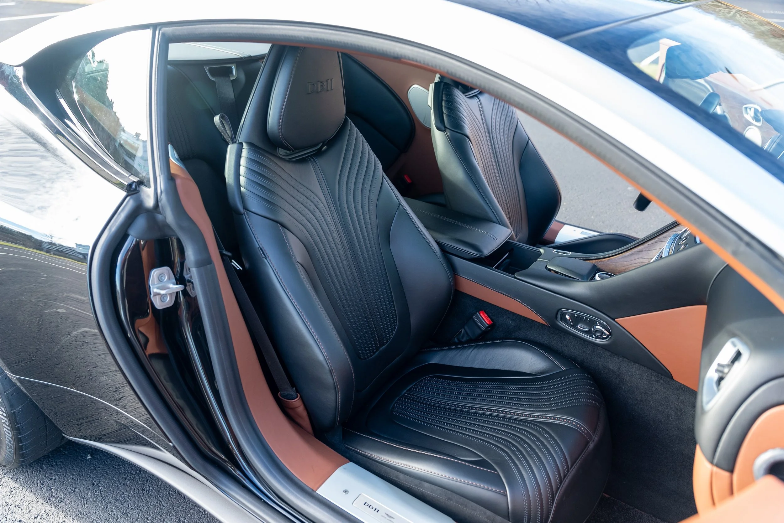 2018 DB11 V8-114.jpg