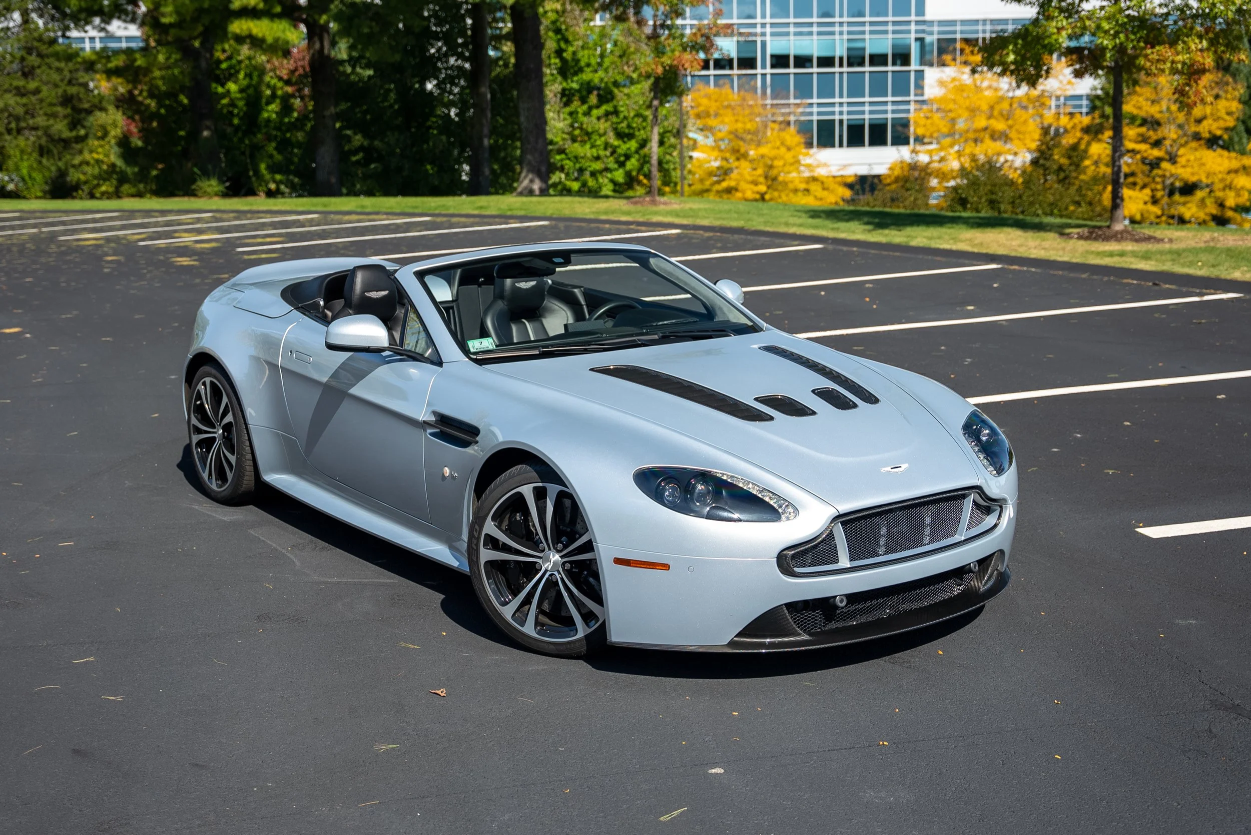 AM V12VS Color-16.jpg