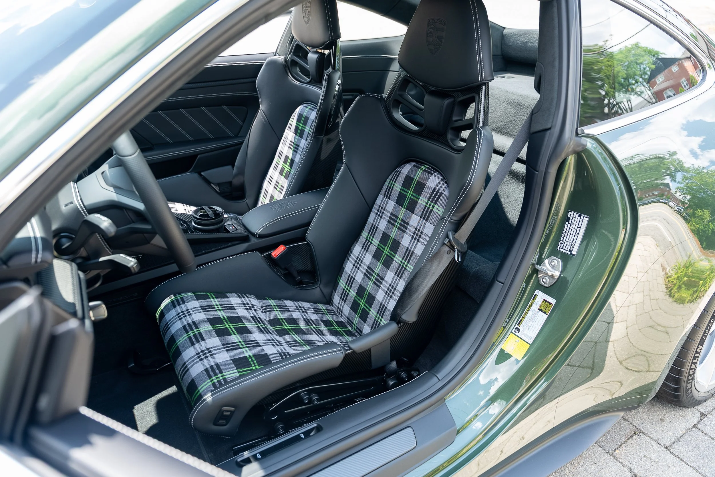 911 ST-106.jpg