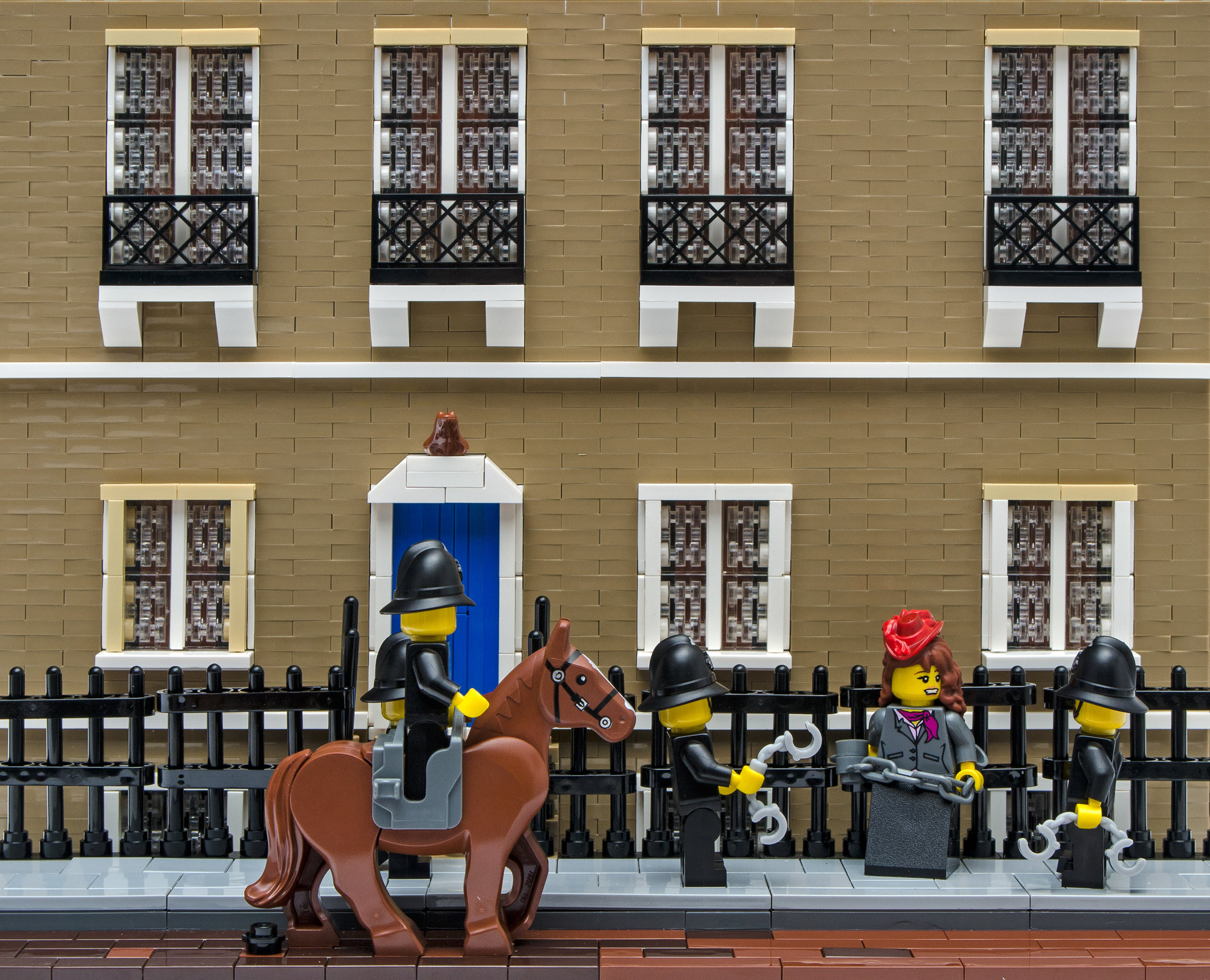 Brick History: Amazing Historical Scenes to Build from LEGO - Elsmore,  Warren: 9780750967570 - AbeBooks