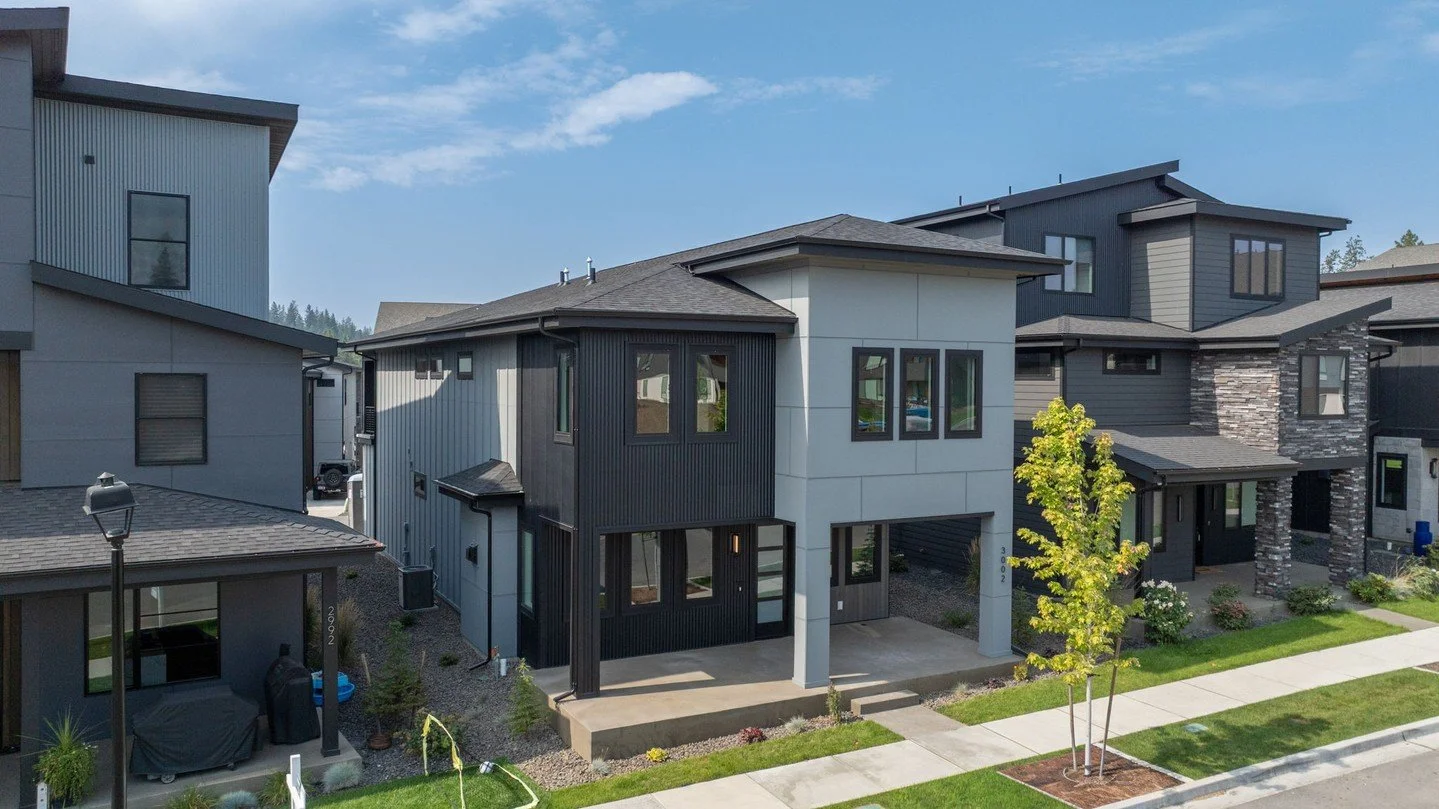 The Florence in the Atlas Waterfront 🌐⁠
⁠
This is one of the last available opportunities to own an Atlas Build in the waterfront. Walk to restaurants, shopping and the beach. The Florence is a two-story, 2,580 square foot plan offering a great spac