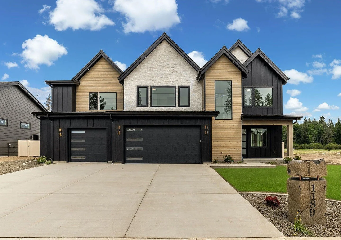The Sierra at Trail Ridge 🌐⁠
⁠
📍1189 E Sleeping Deer Ln⁠
⁠
3080 Sqft⁠
5 bedrooms⁠
5 bathrooms⁠
4 car garage⁠
6-8 MONTH BUILD TIME ⁠
⁠
The Sierra plan features over 3,000 sq feet of luxurious living space in beautiful Hayden Idaho. The open concept 